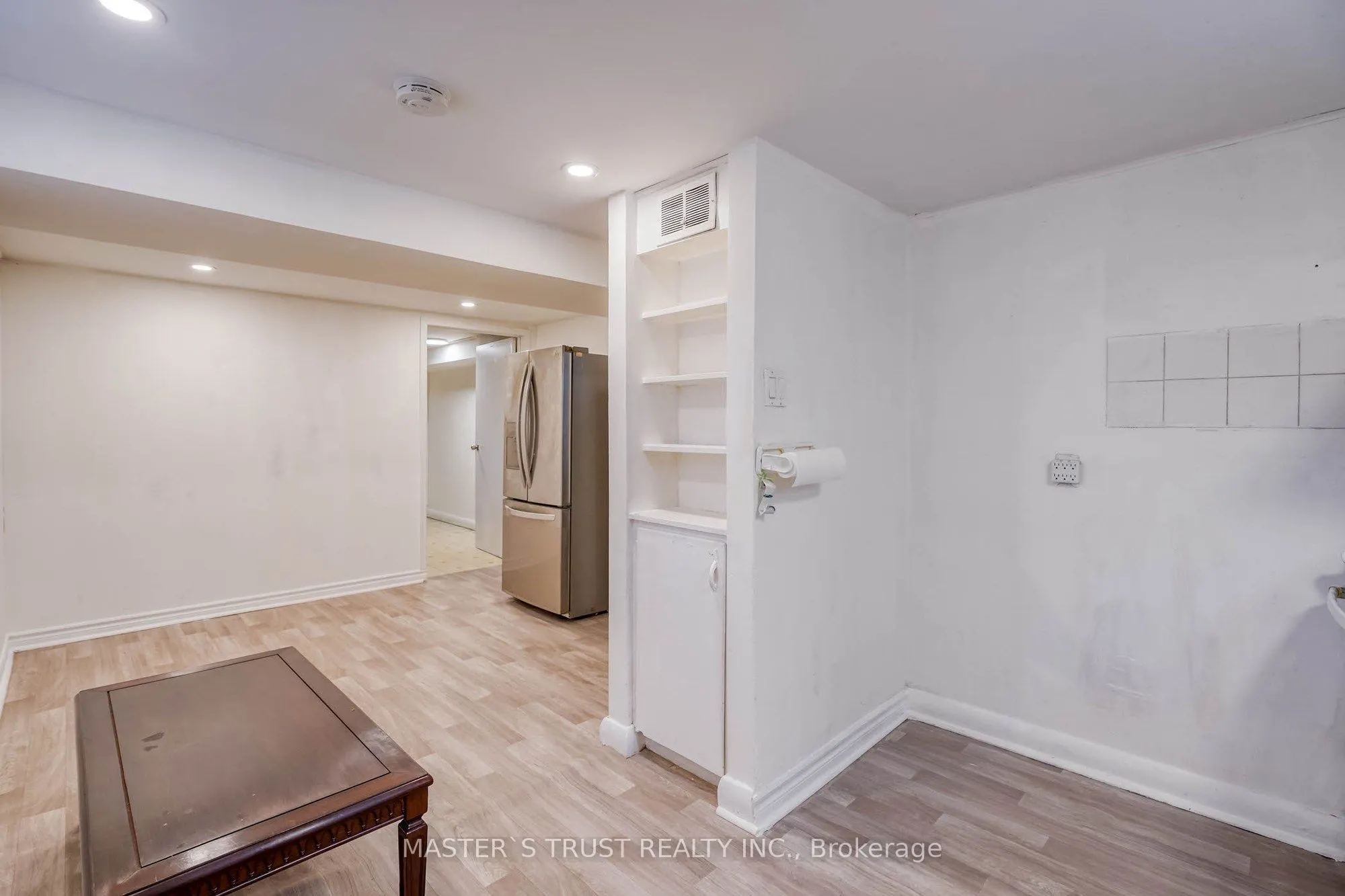 10 Lindal Avenue