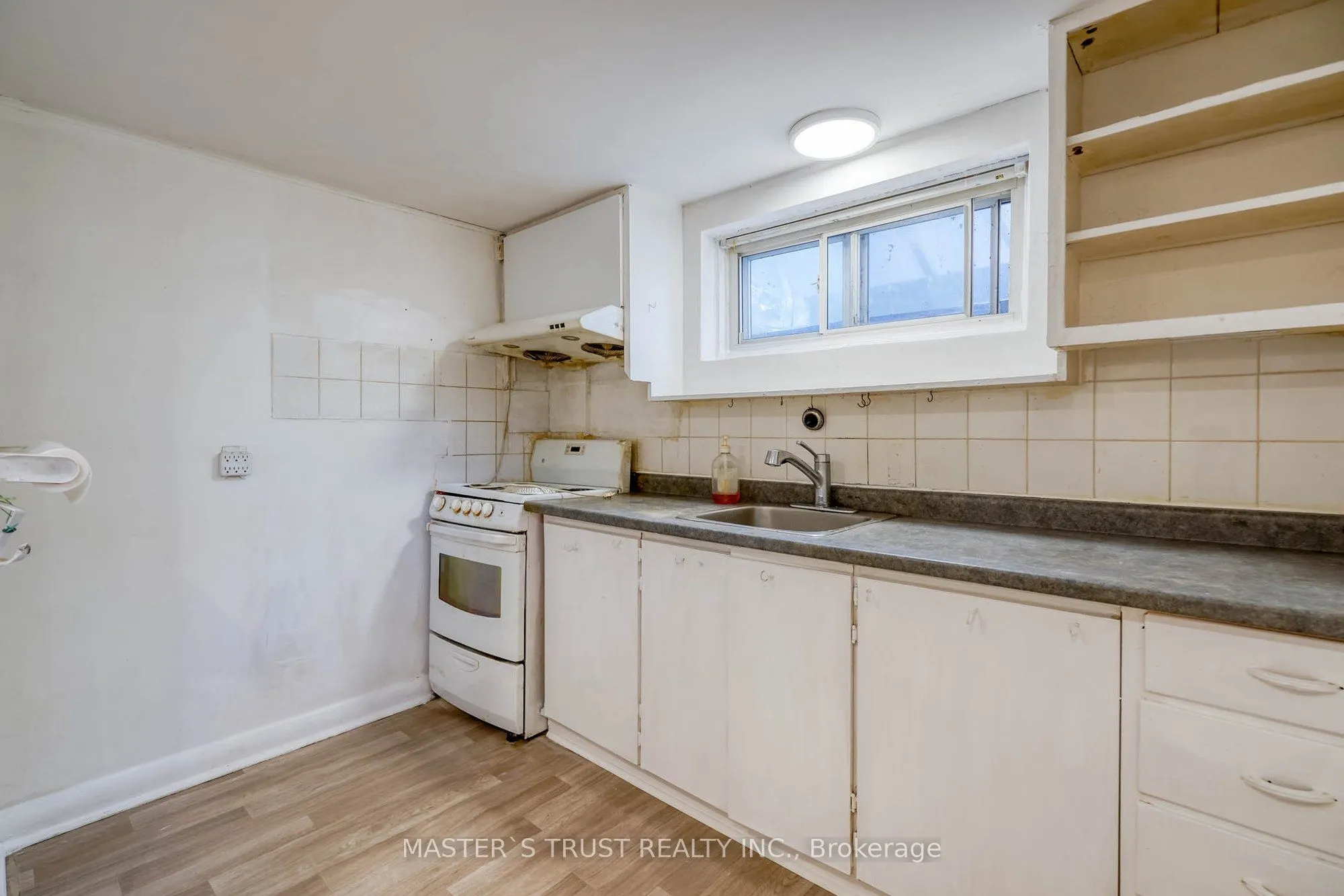 10 Lindal Avenue