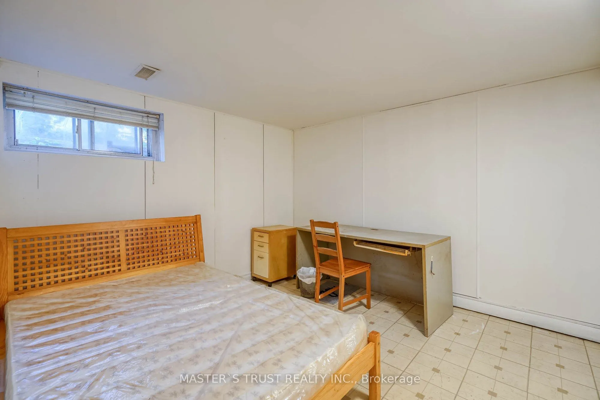 10 Lindal Avenue