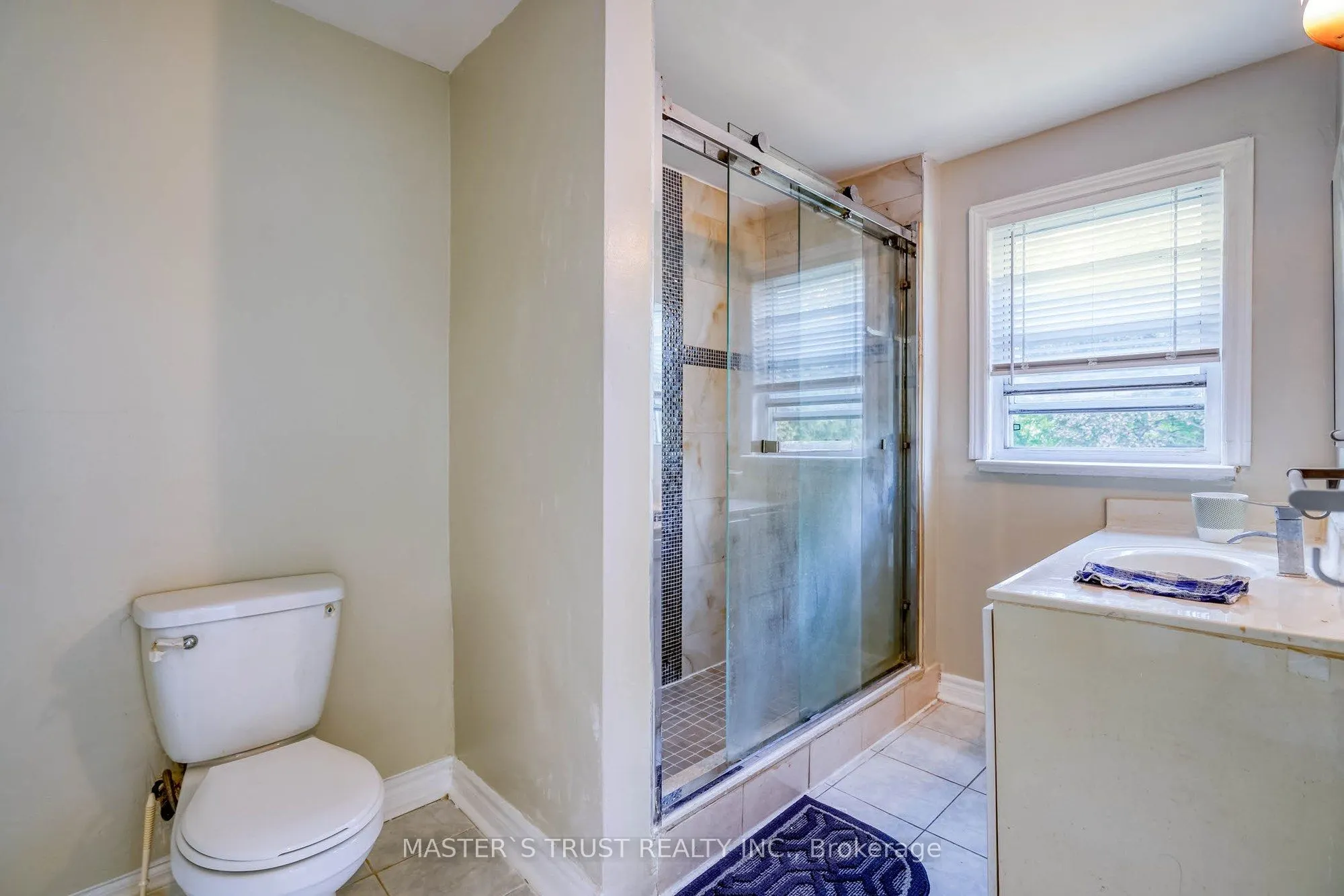 10 Lindal Avenue
