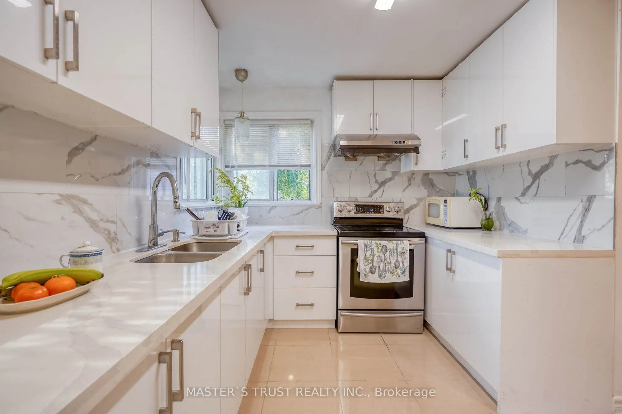 10 Lindal Avenue