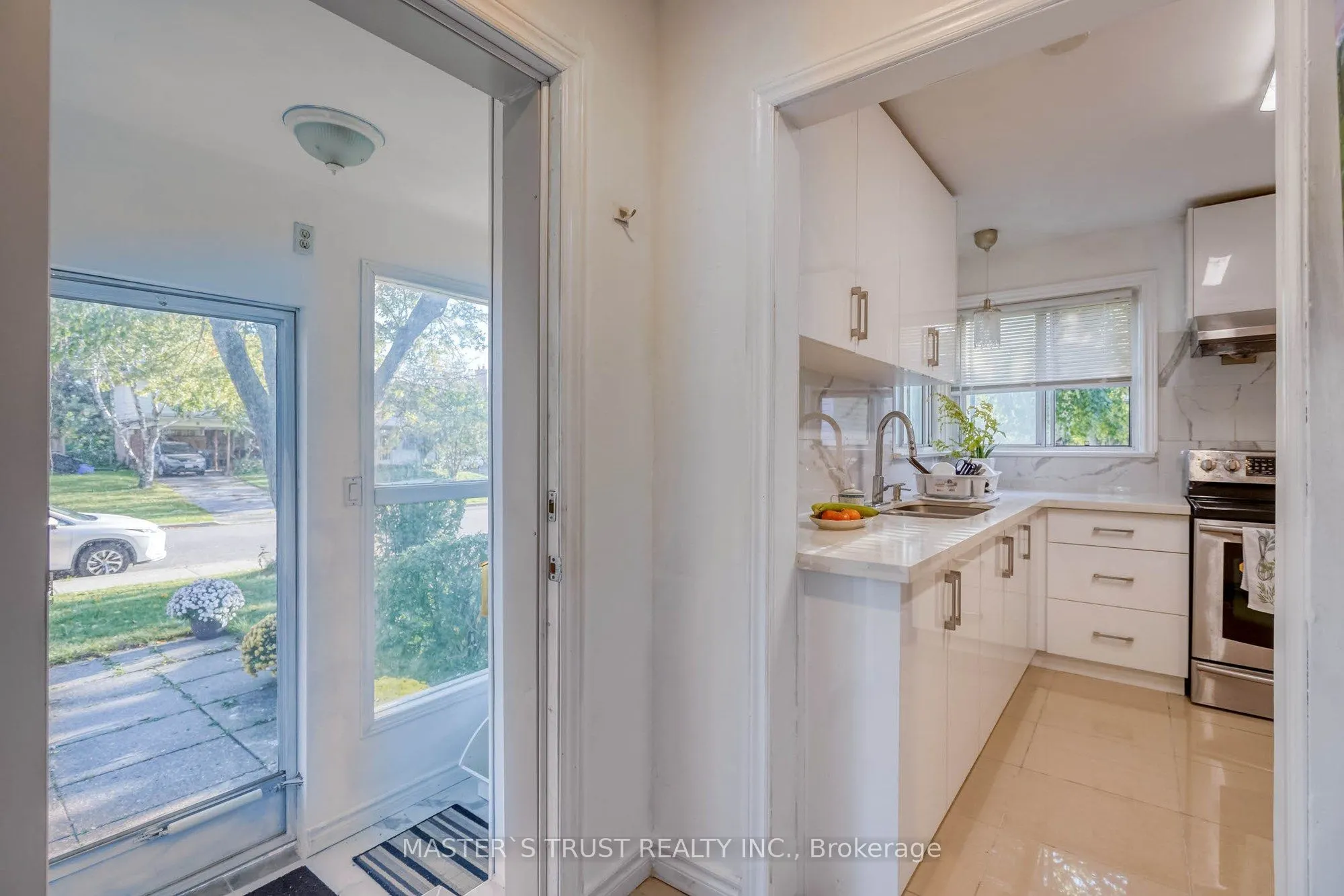 10 Lindal Avenue