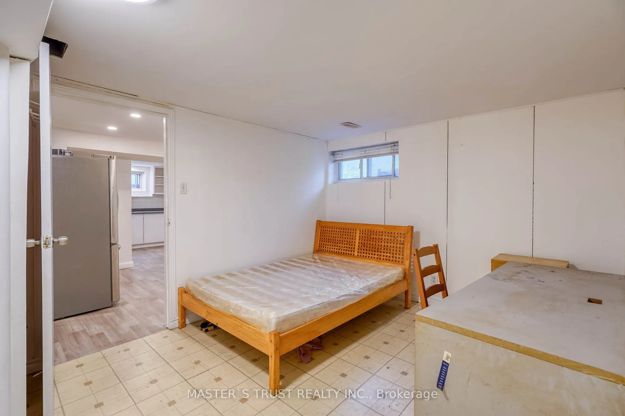 10 Lindal Avenue