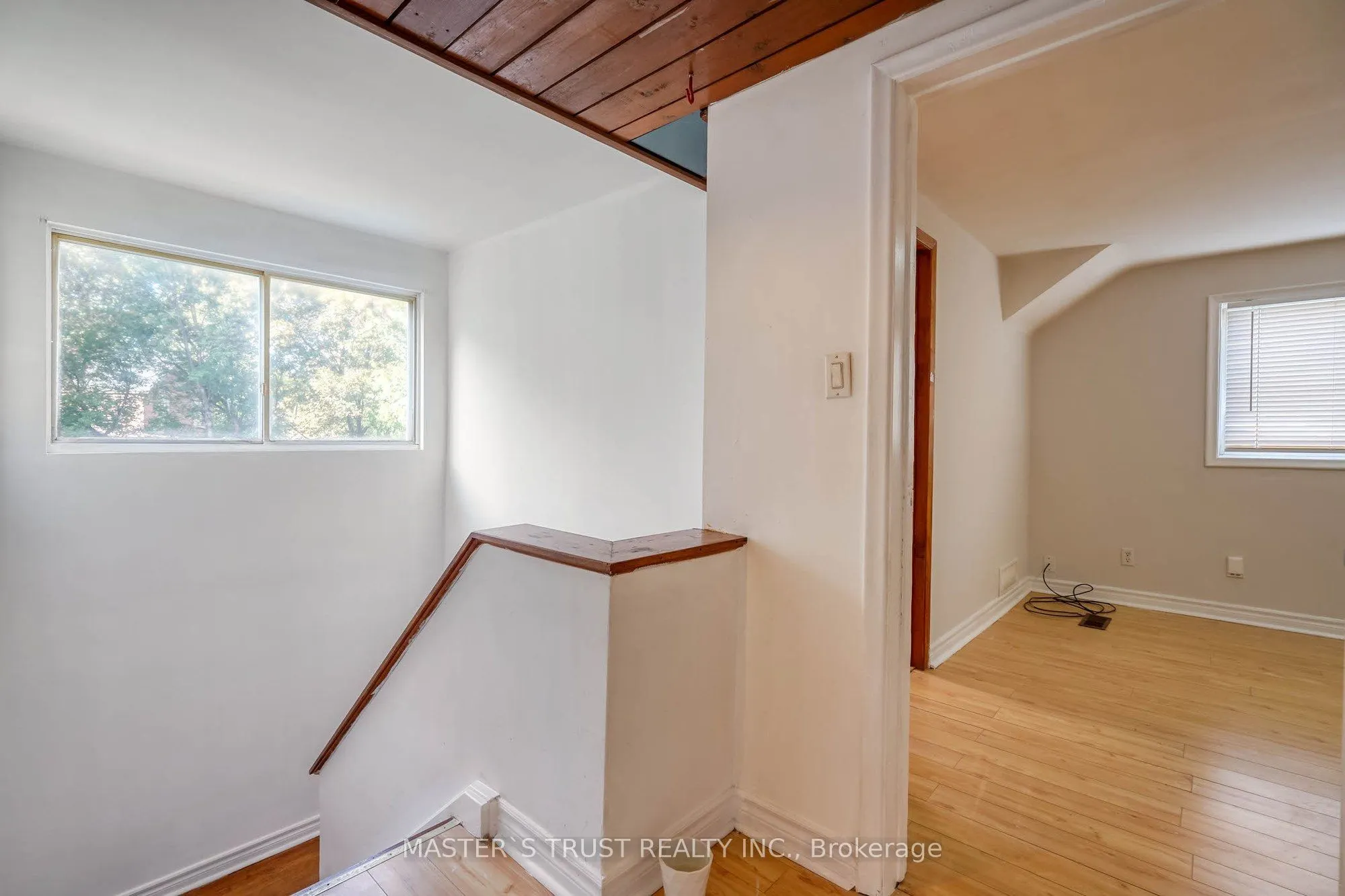 10 Lindal Avenue