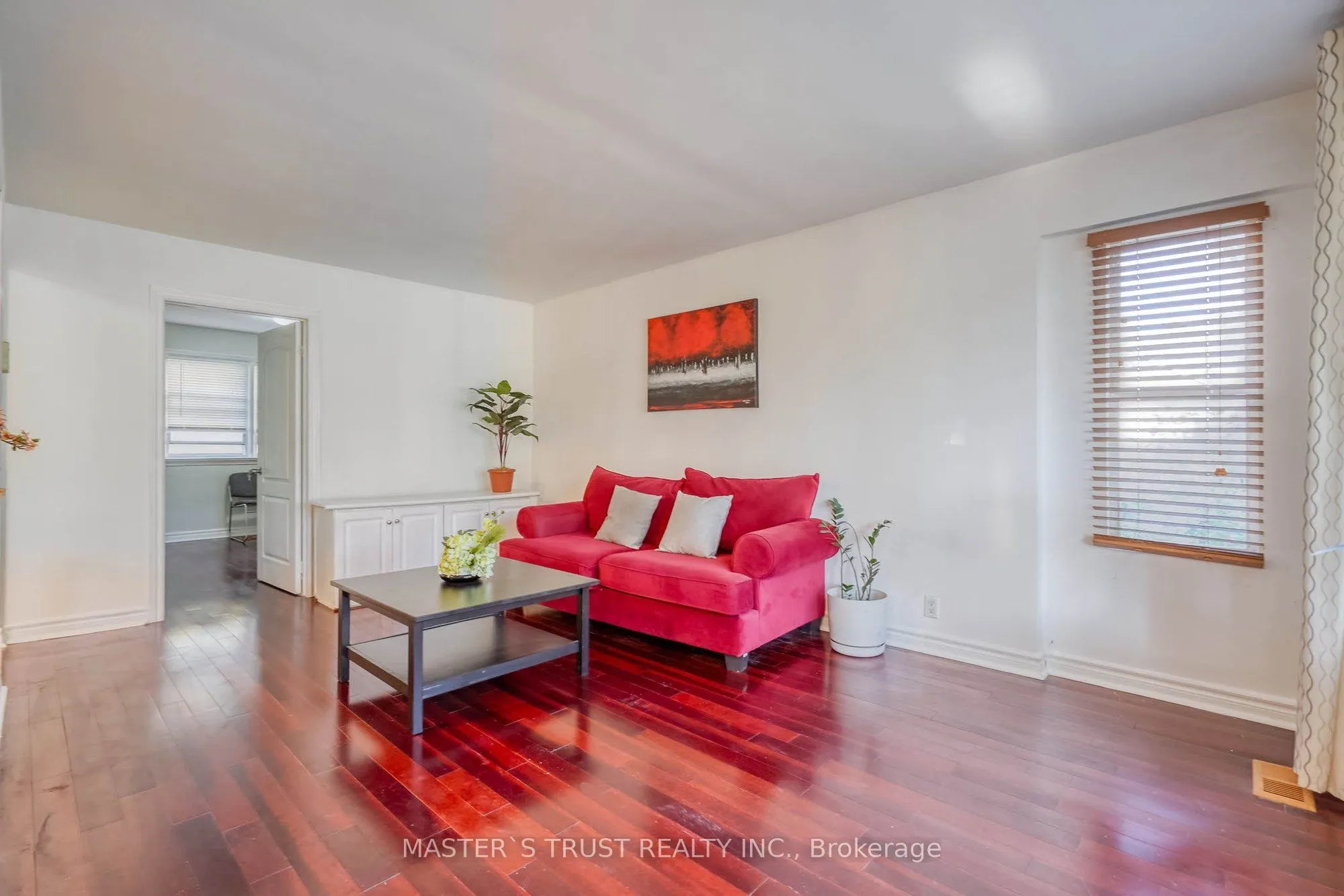10 Lindal Avenue