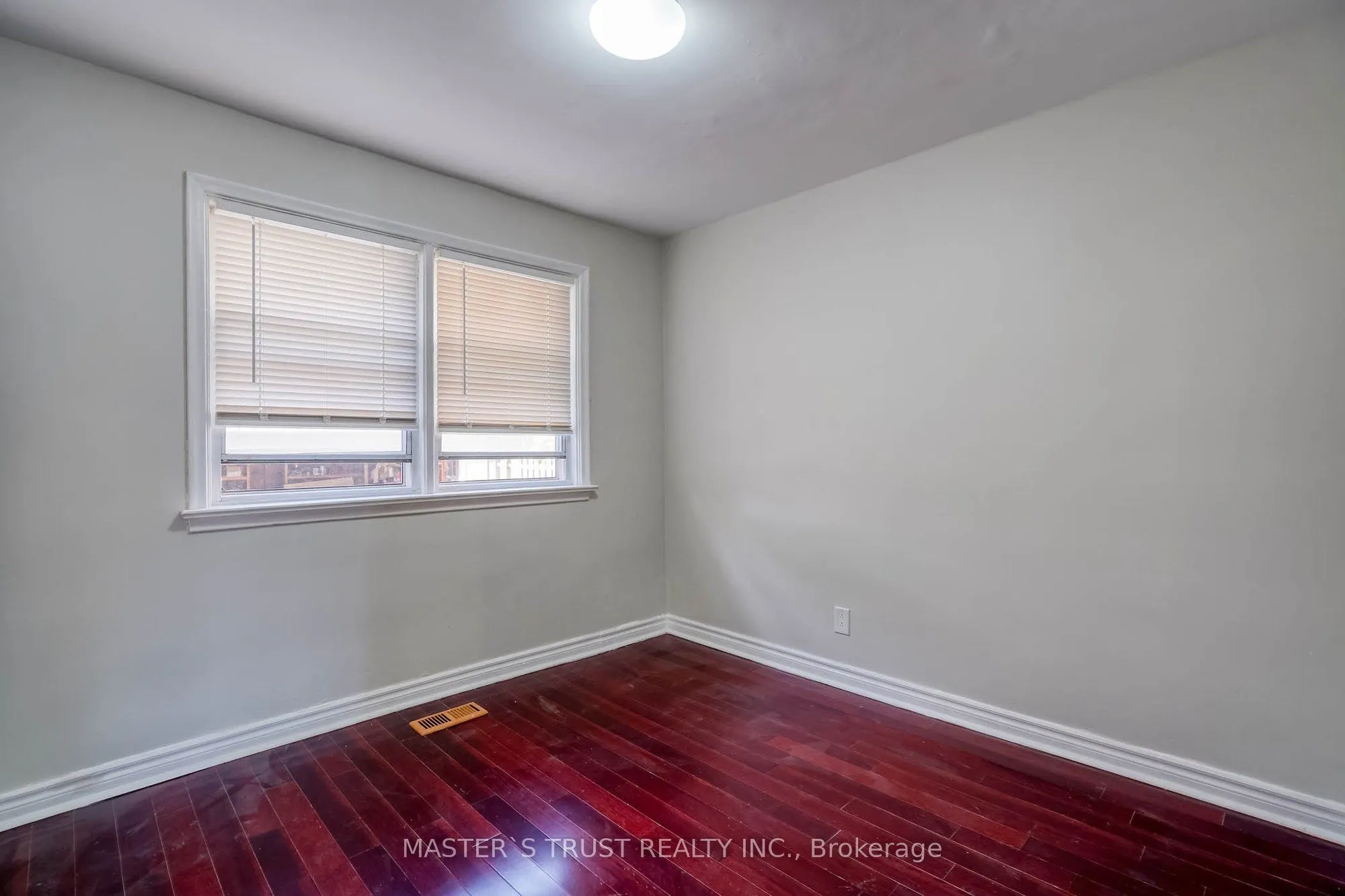 10 Lindal Avenue
