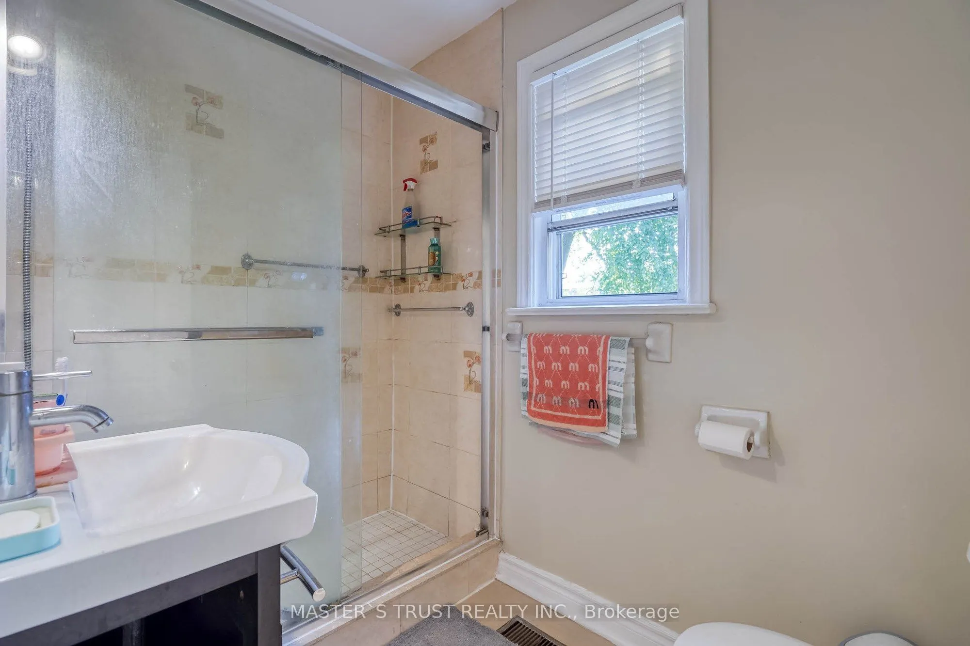 10 Lindal Avenue