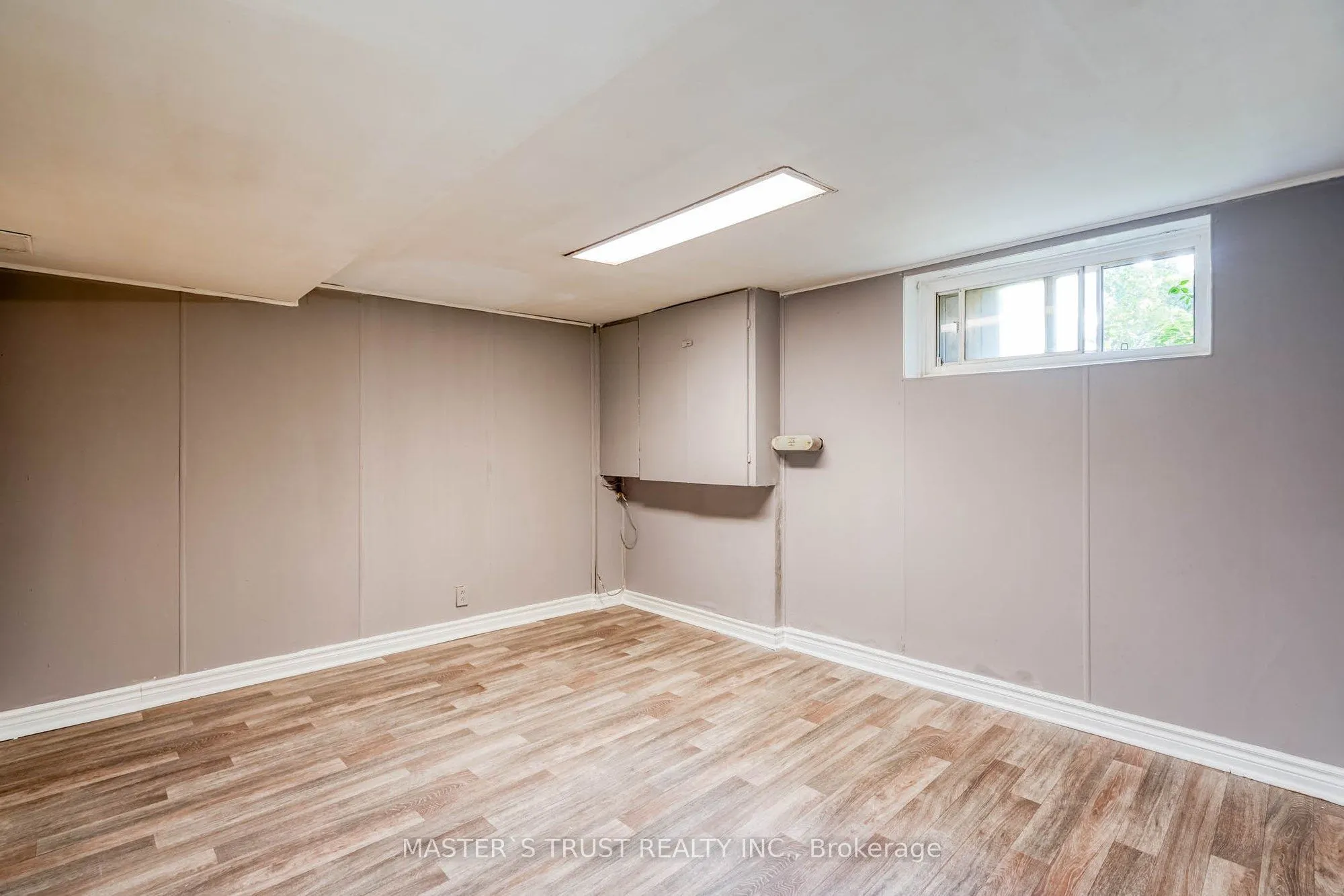 10 Lindal Avenue