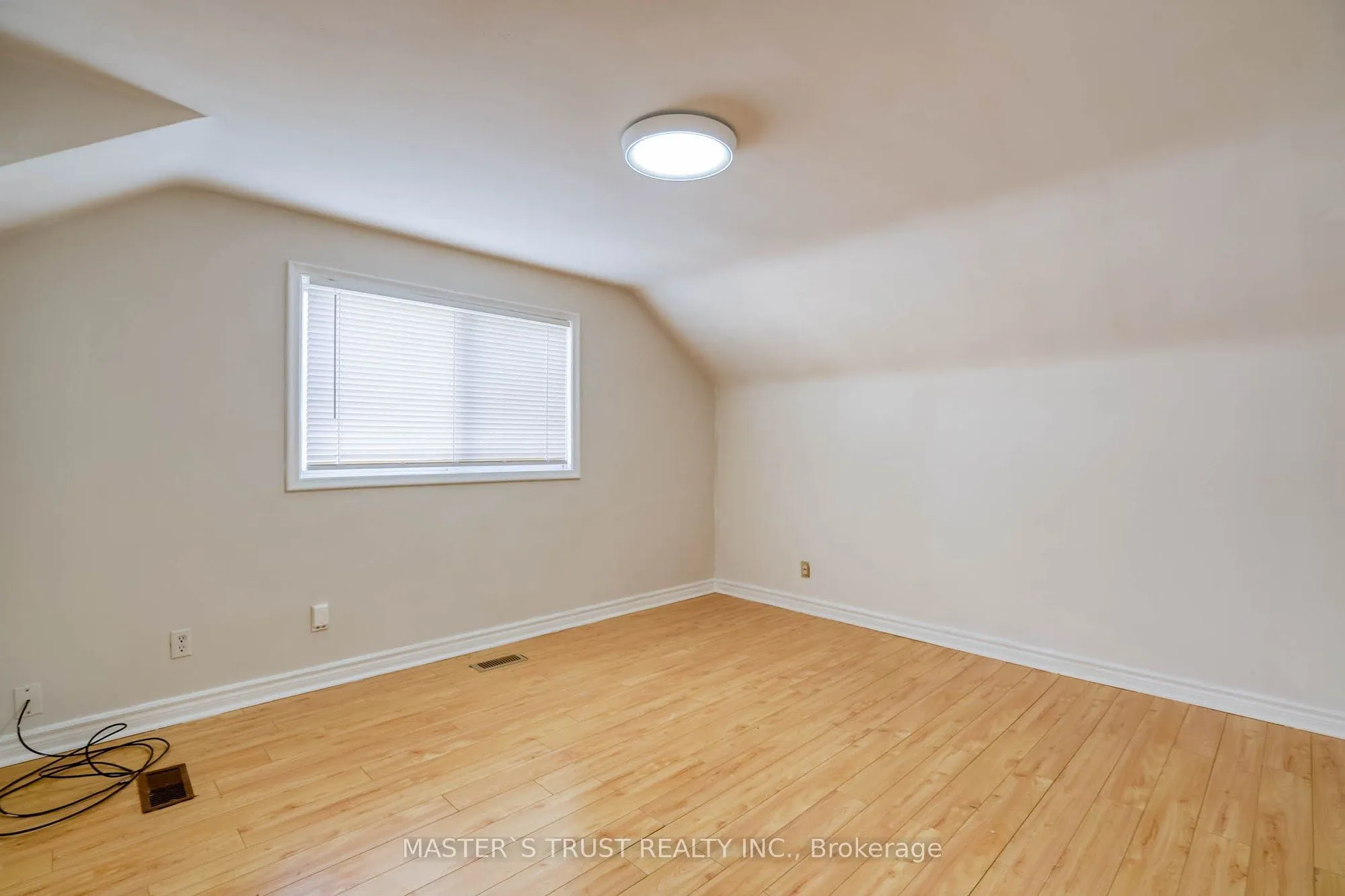 10 Lindal Avenue