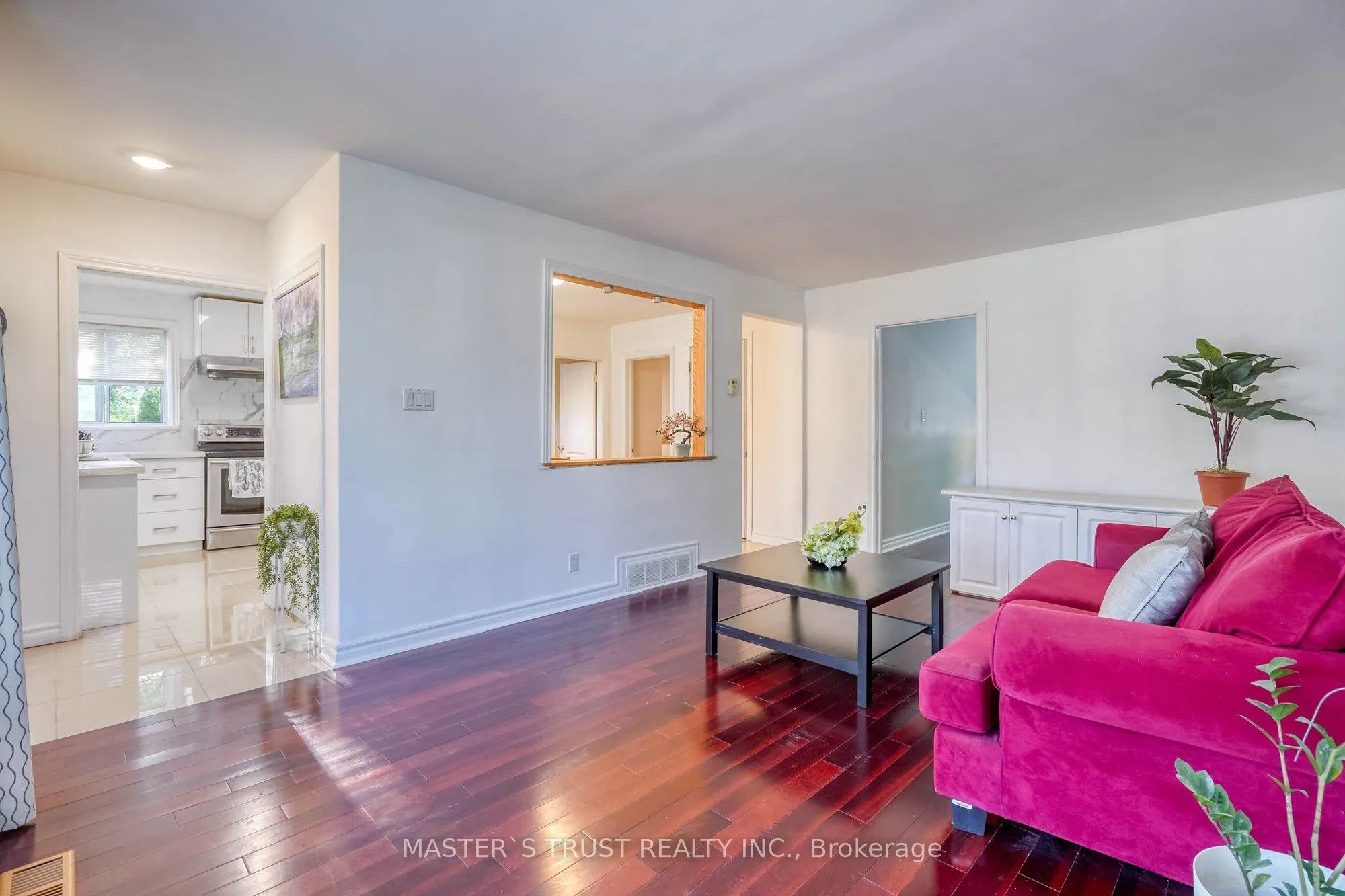 10 Lindal Avenue
