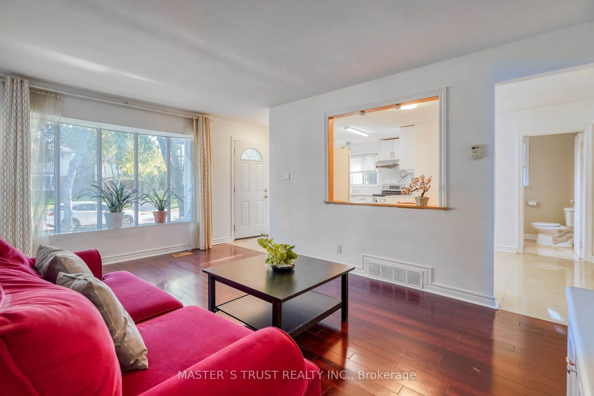 10 Lindal Avenue
