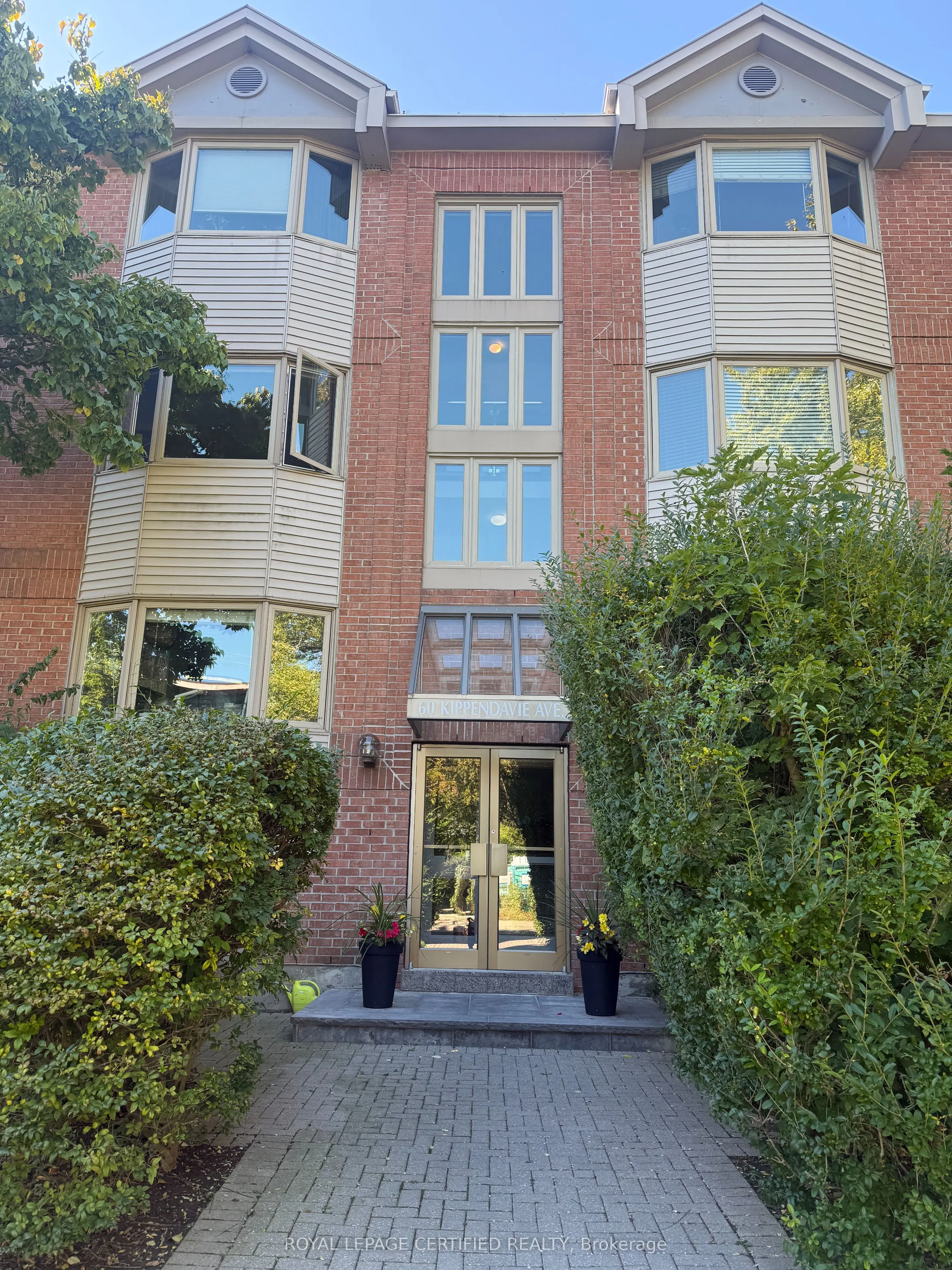 60 Kippendavie Avenue #002