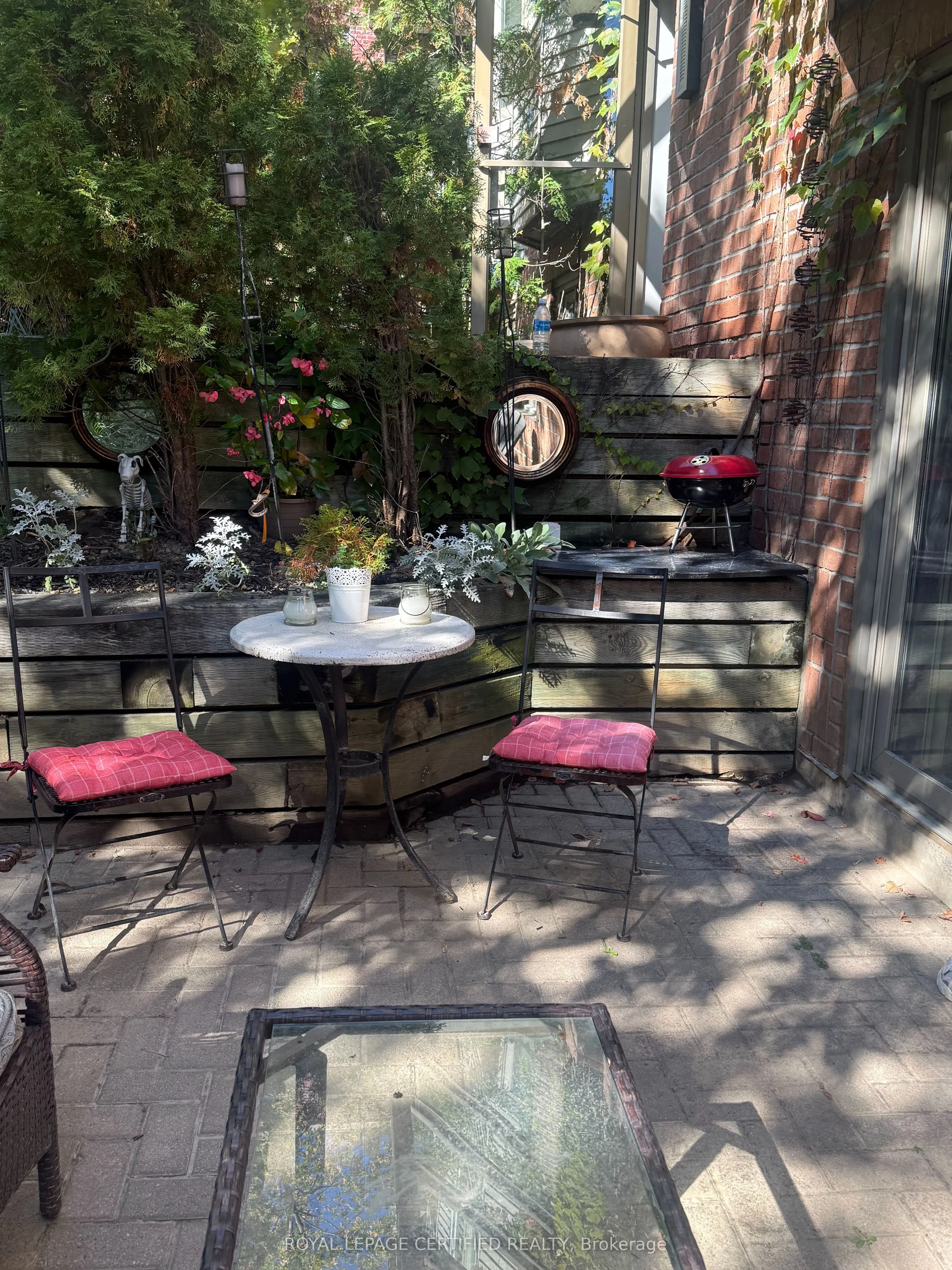 60 Kippendavie Avenue #002