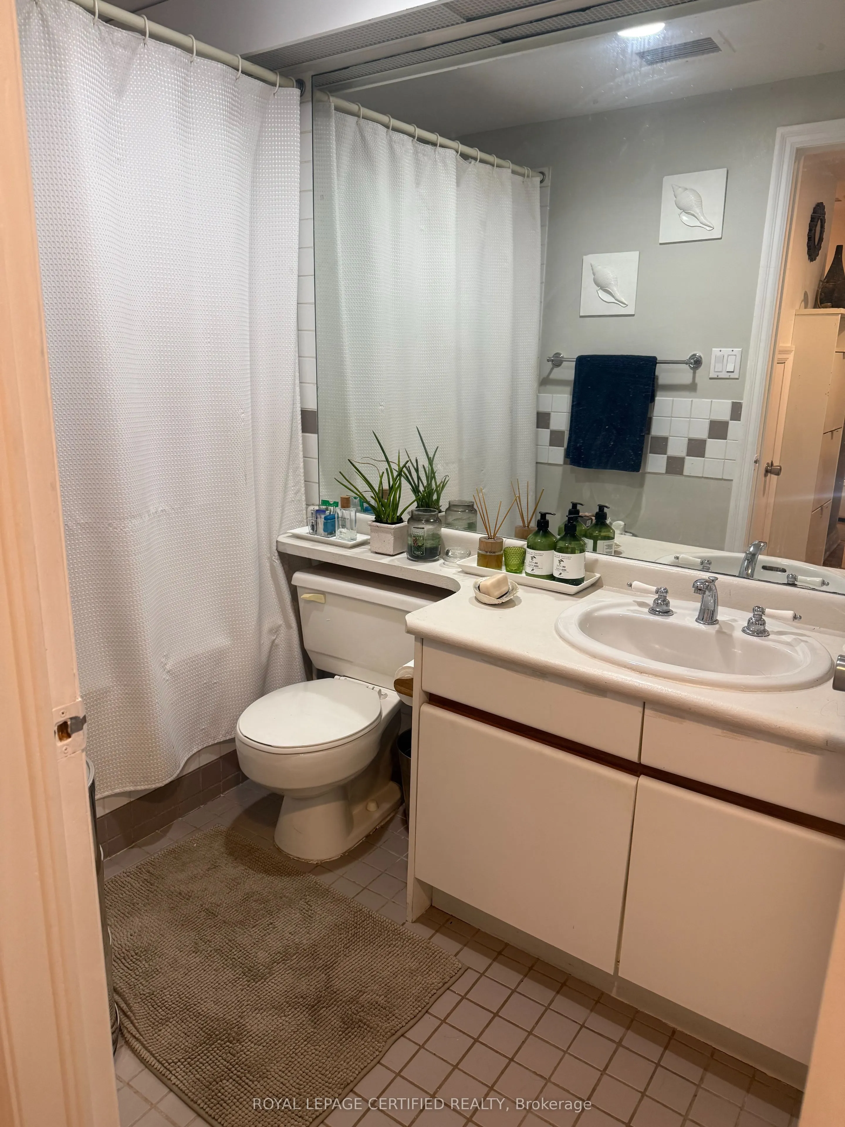 60 Kippendavie Avenue #002