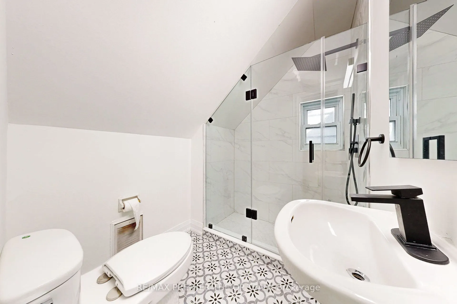 11 Columbine Avenue #4
