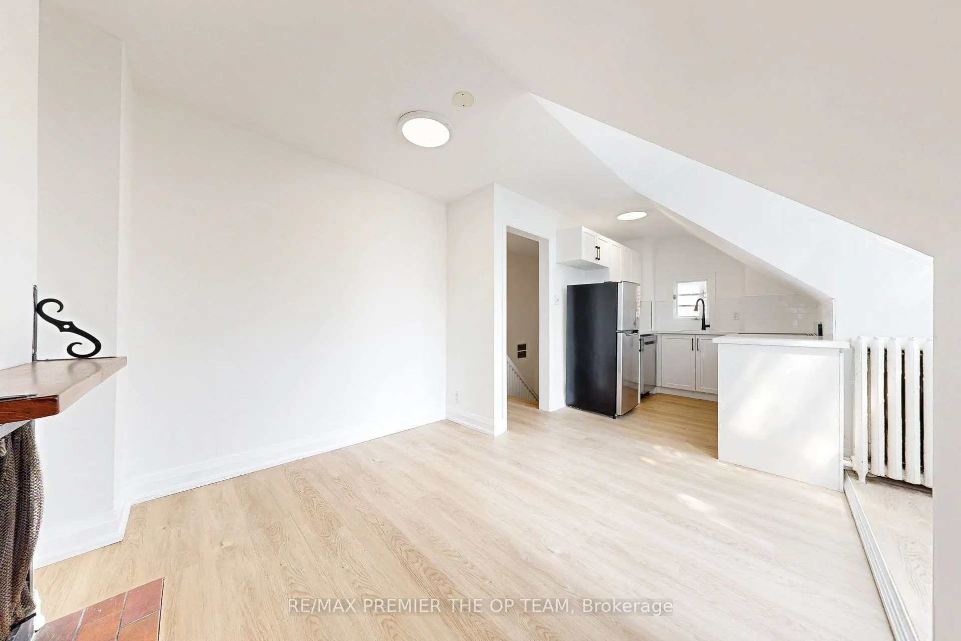 11 Columbine Avenue #4