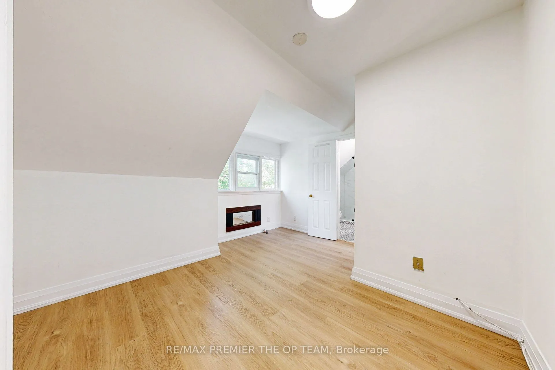 11 Columbine Avenue #4