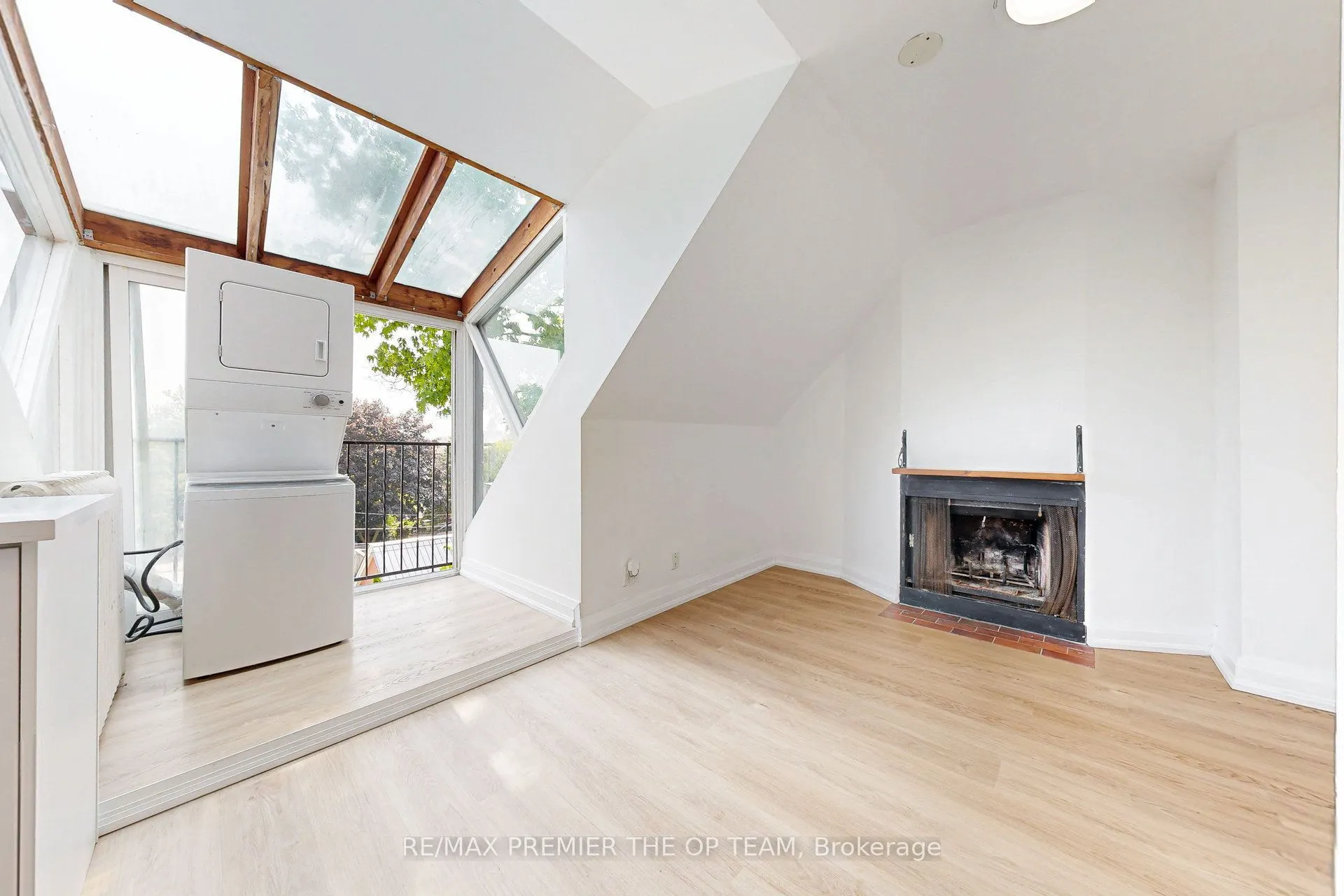 11 Columbine Avenue #4