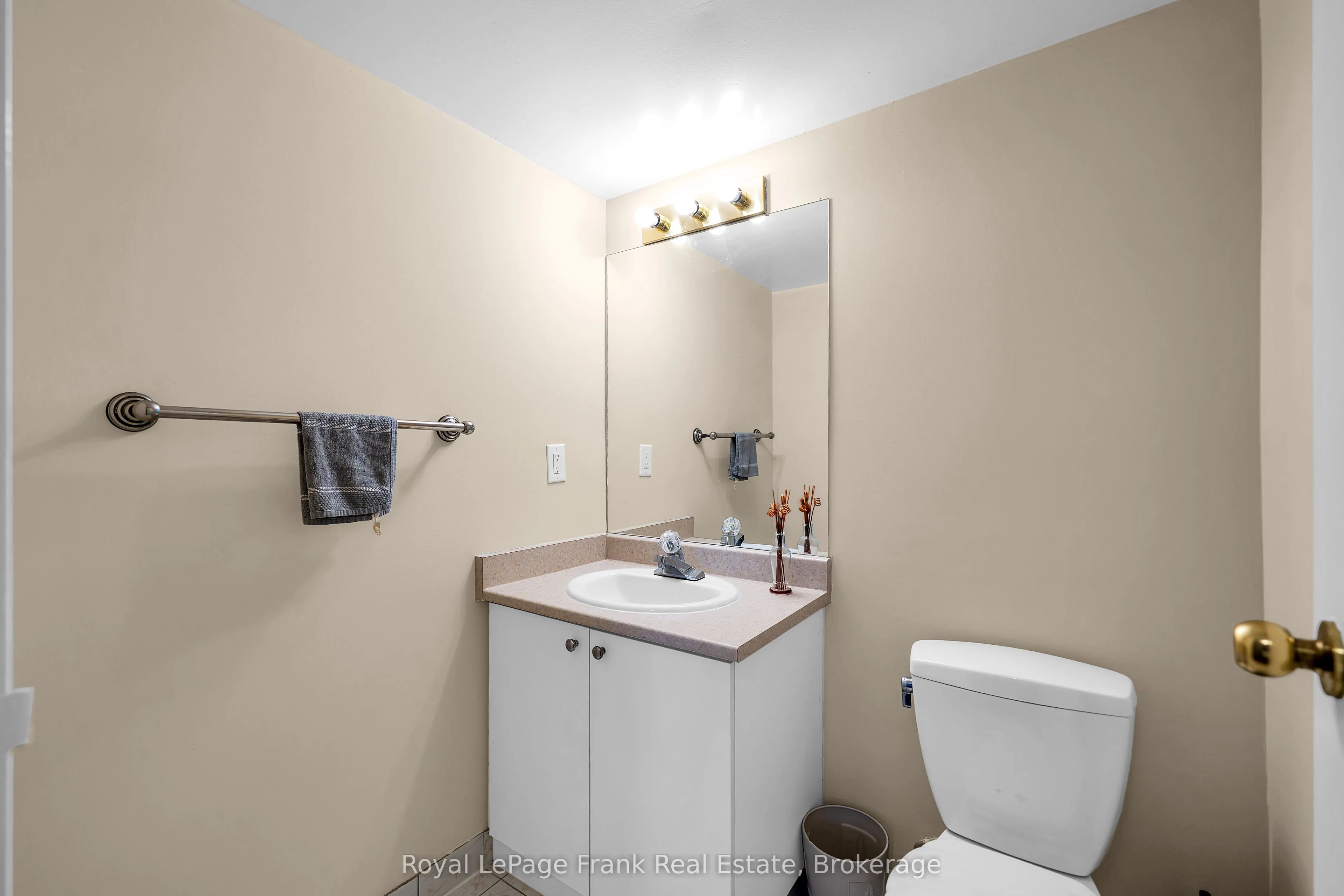 100 Wingarden Court #704