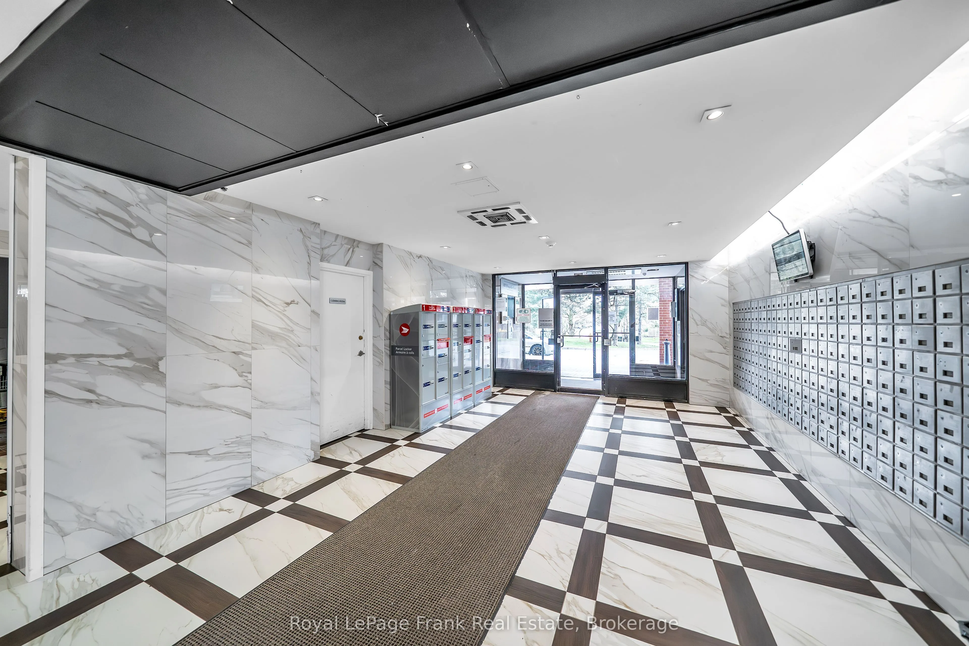 100 Wingarden Court #704