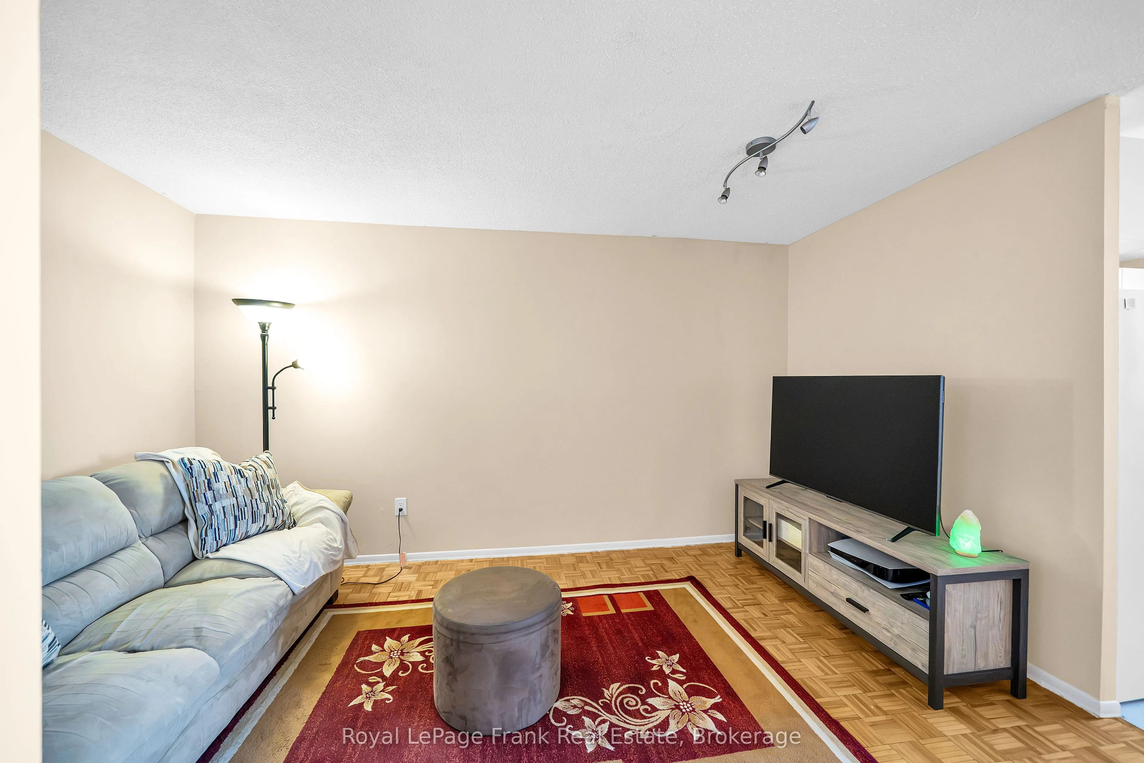 100 Wingarden Court #704
