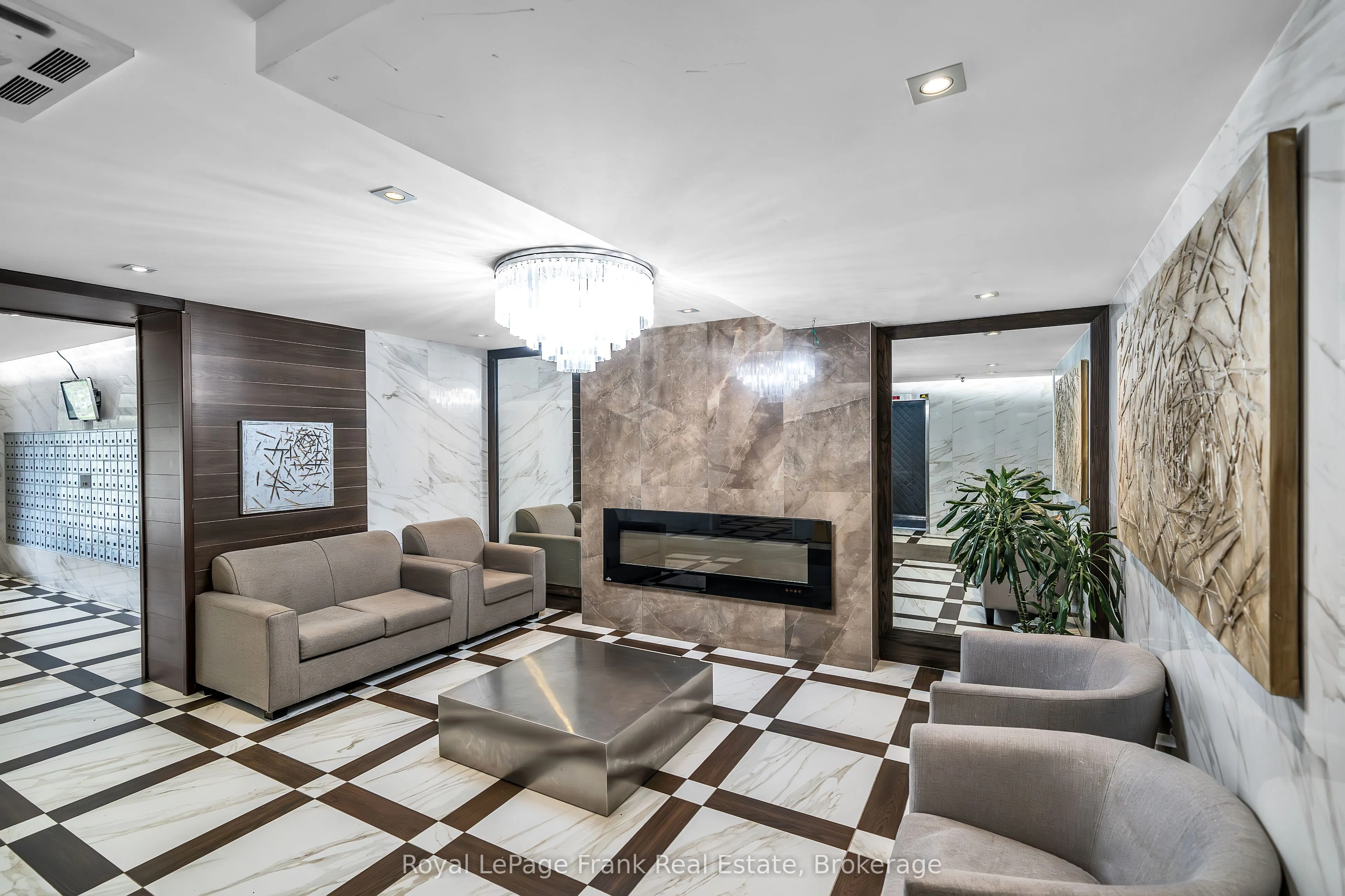 100 Wingarden Court #704