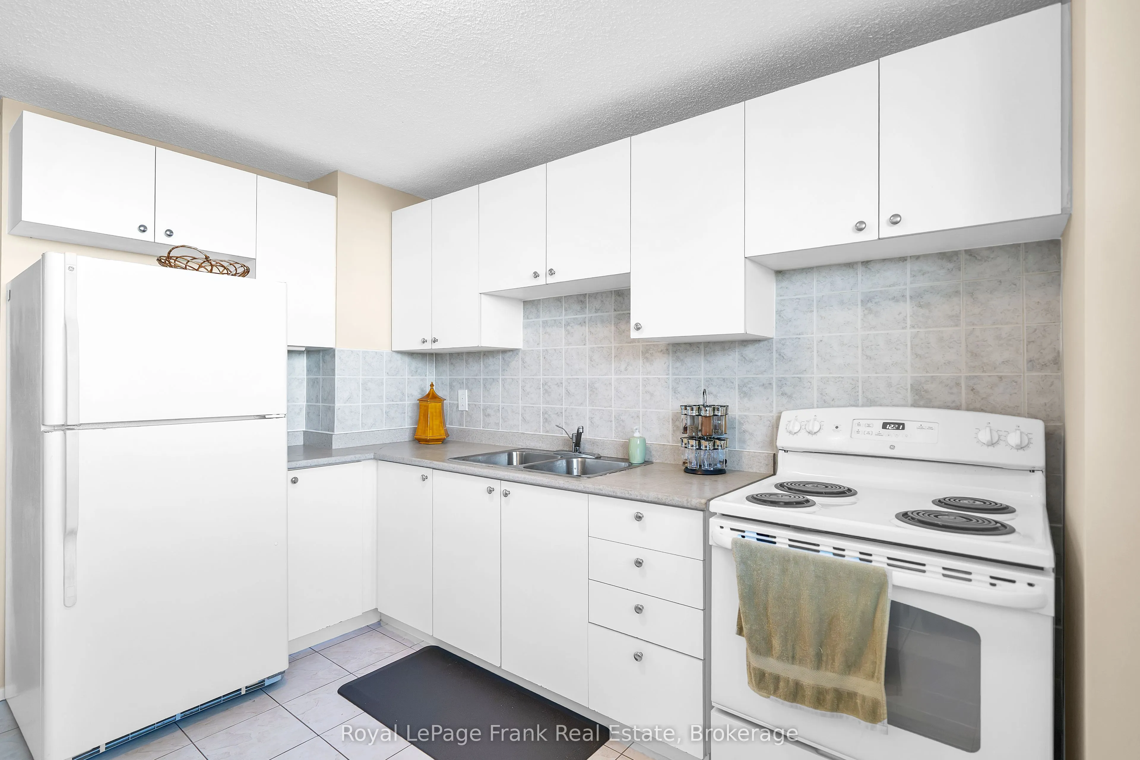 100 Wingarden Court #704
