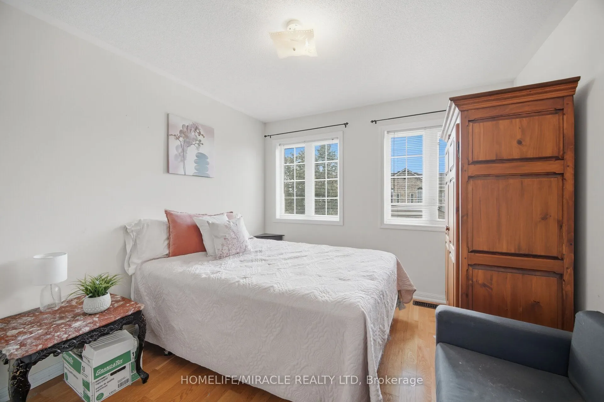 6 Barkdale Way