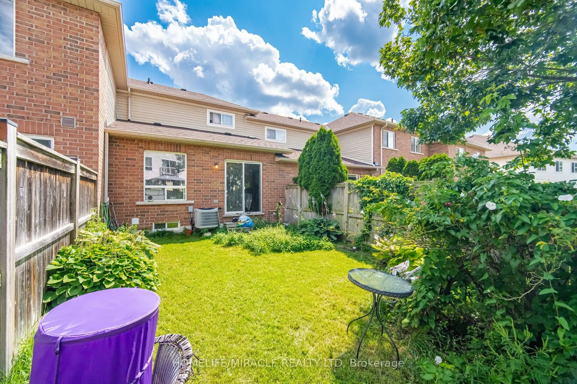 6 Barkdale Way