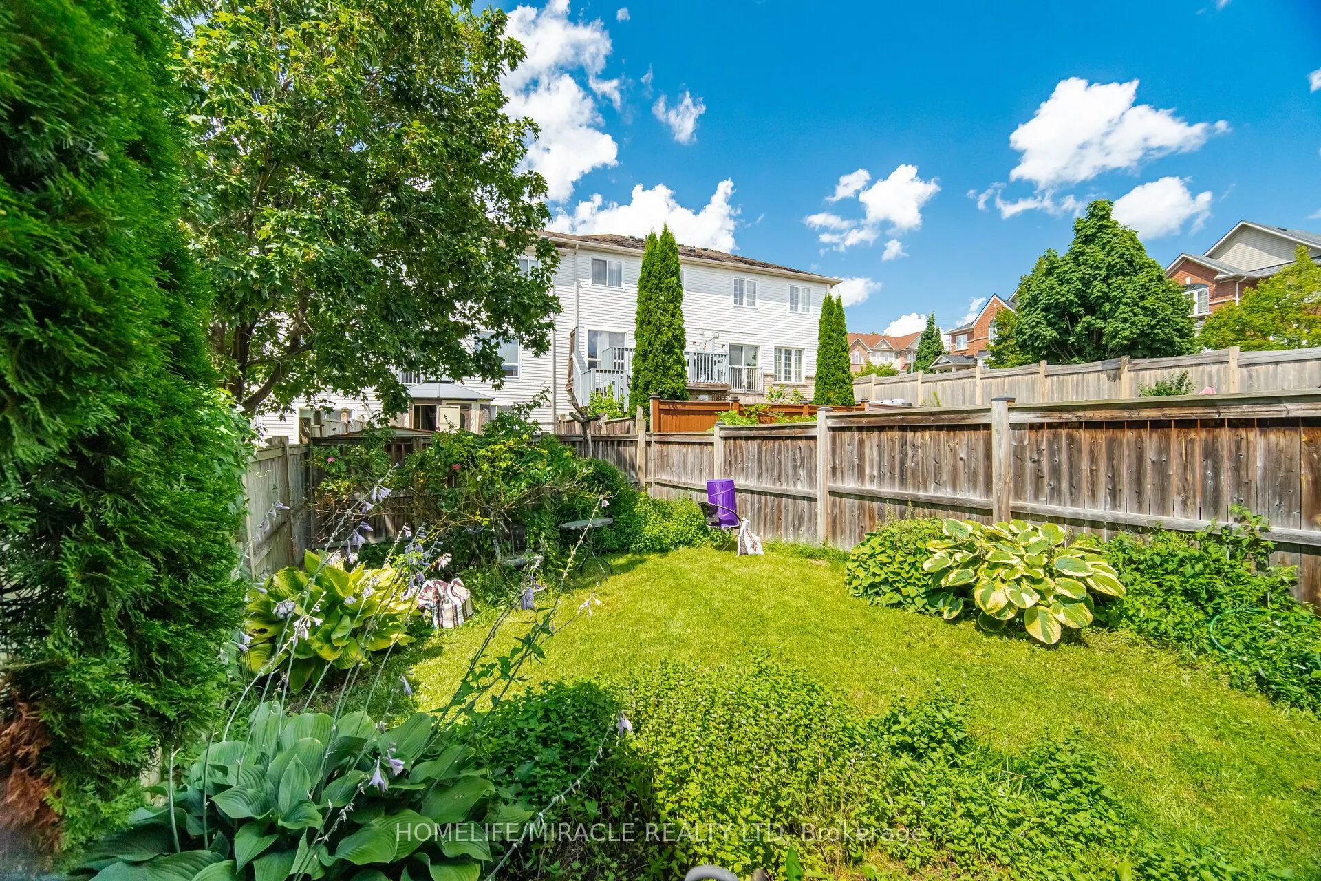 6 Barkdale Way