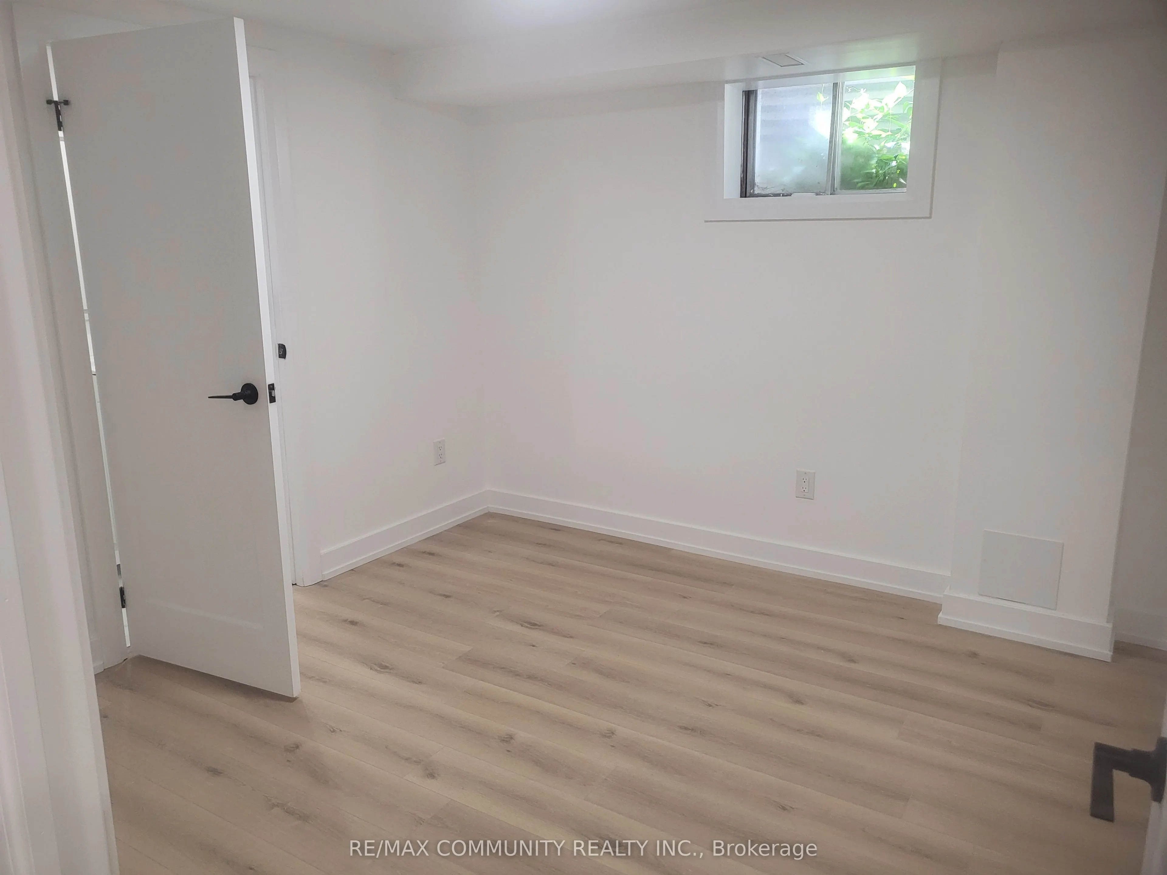 609 Amberwood Crescent #Basement