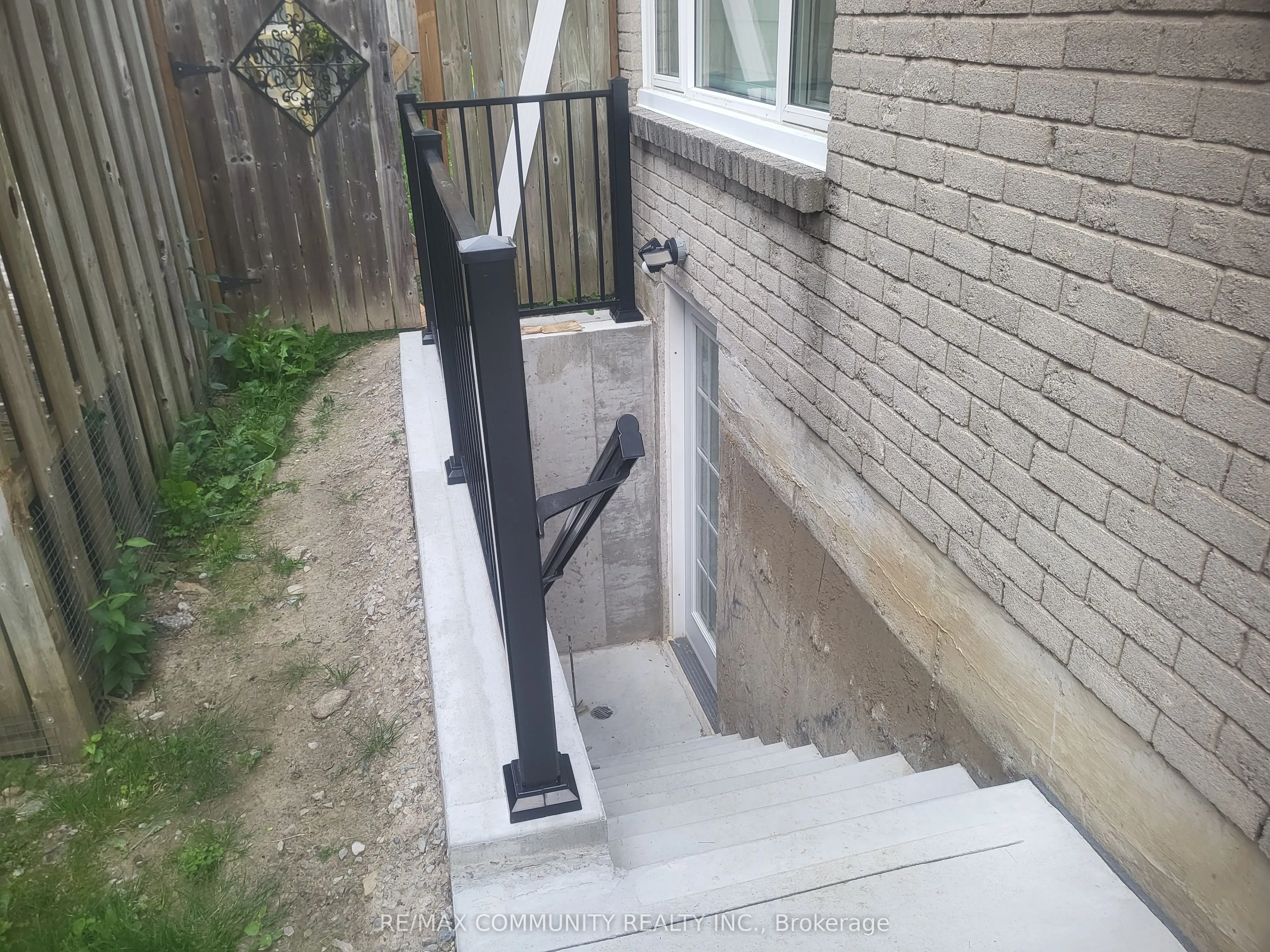 609 Amberwood Crescent #Basement