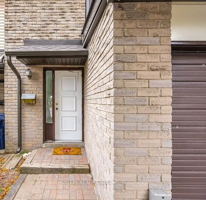1131 Sandhurst Circle #50