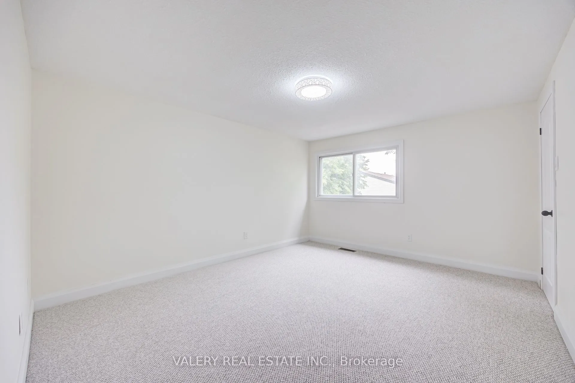 1131 Sandhurst Circle #50