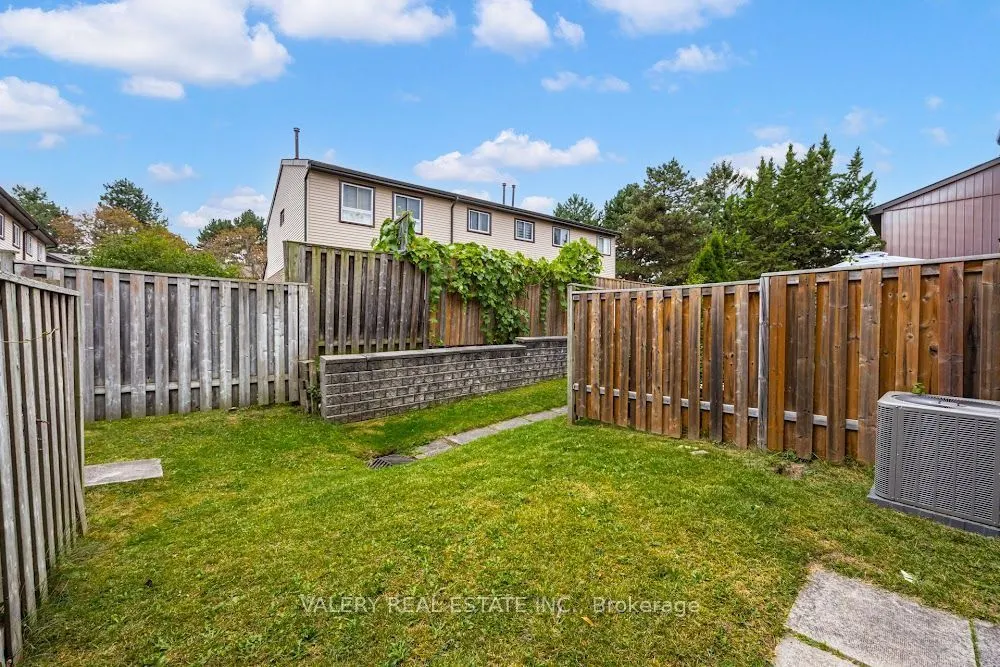 1131 Sandhurst Circle #50