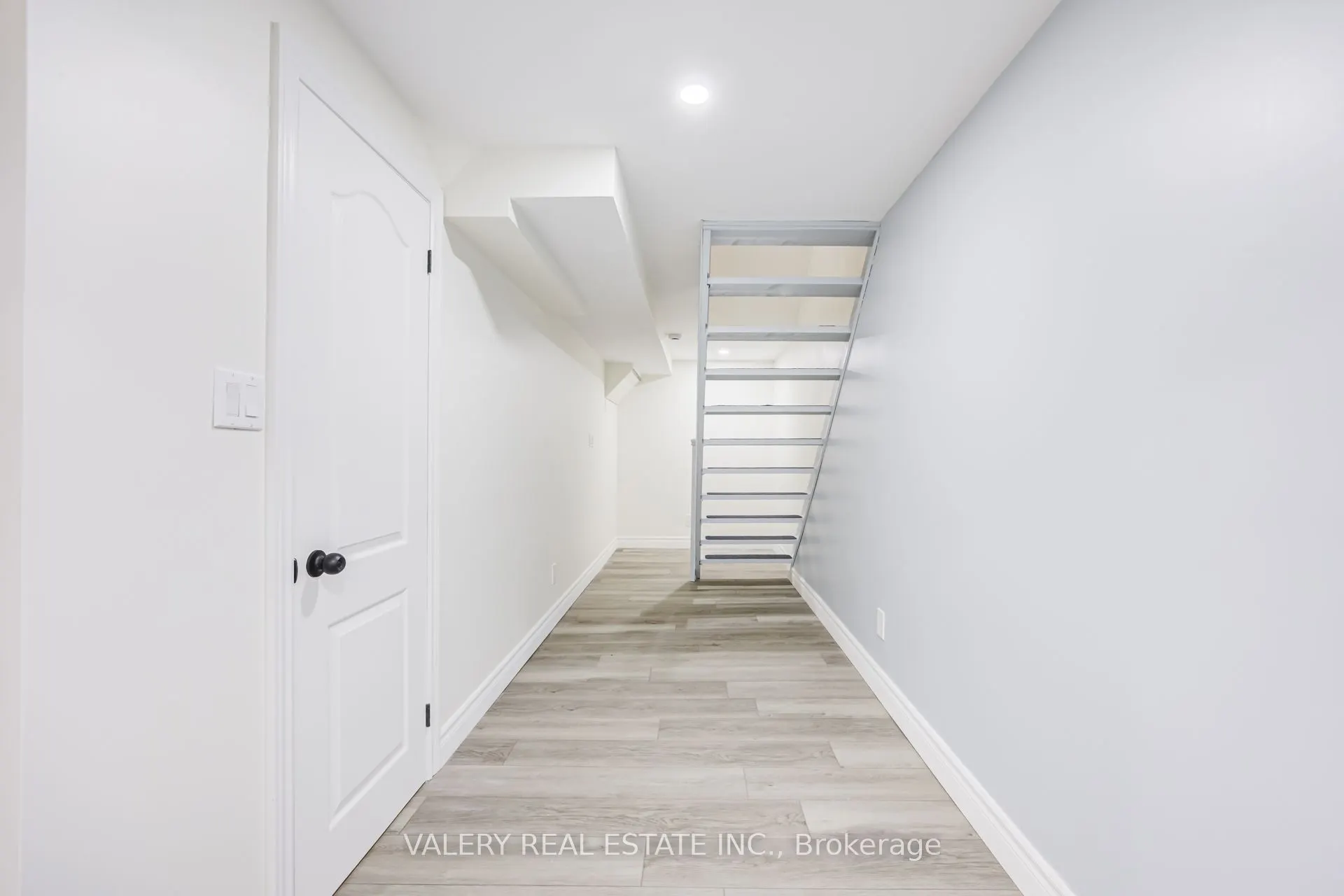 1131 Sandhurst Circle #50