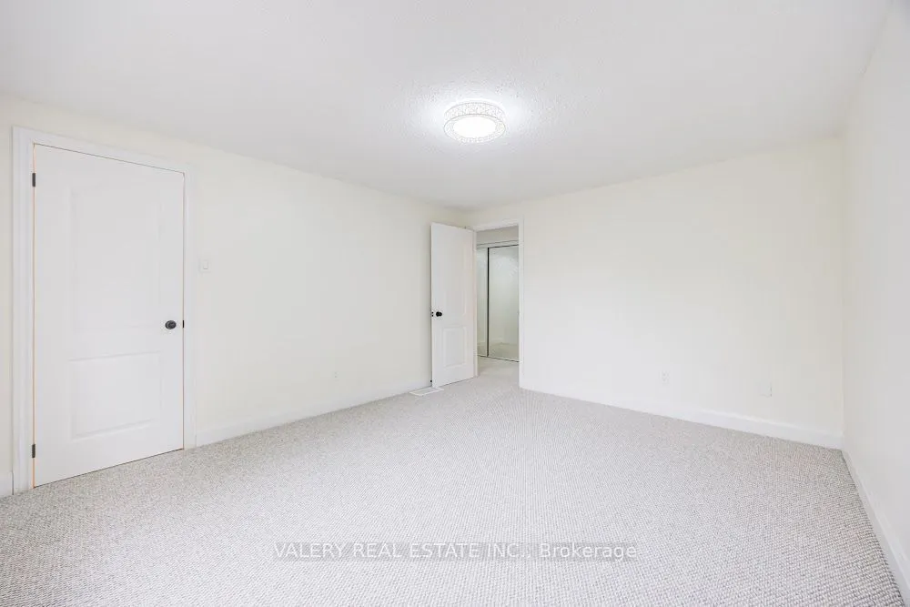 1131 Sandhurst Circle #50