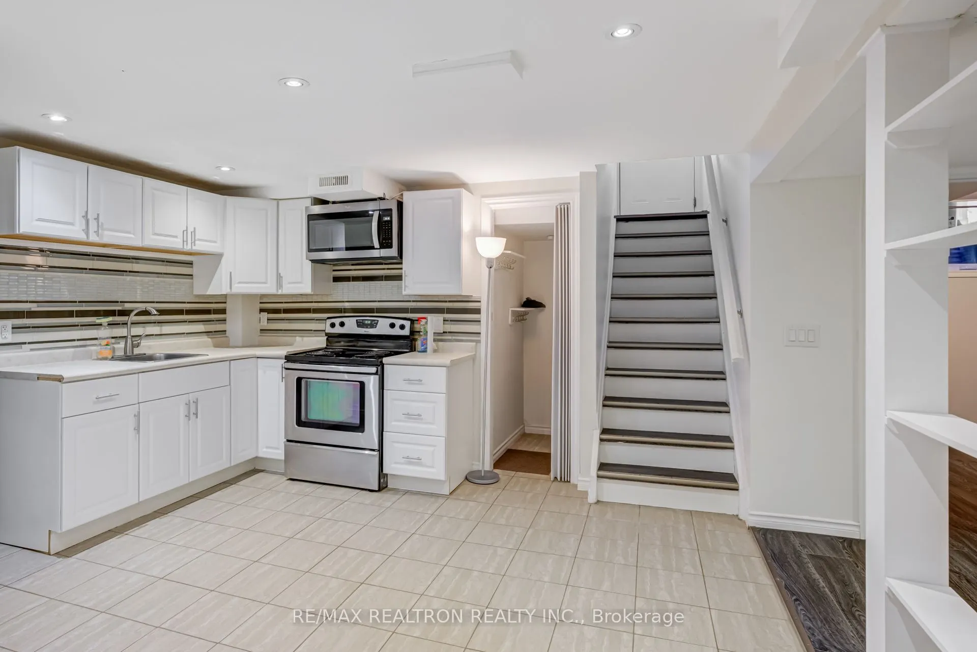 718 Edgewood Road S