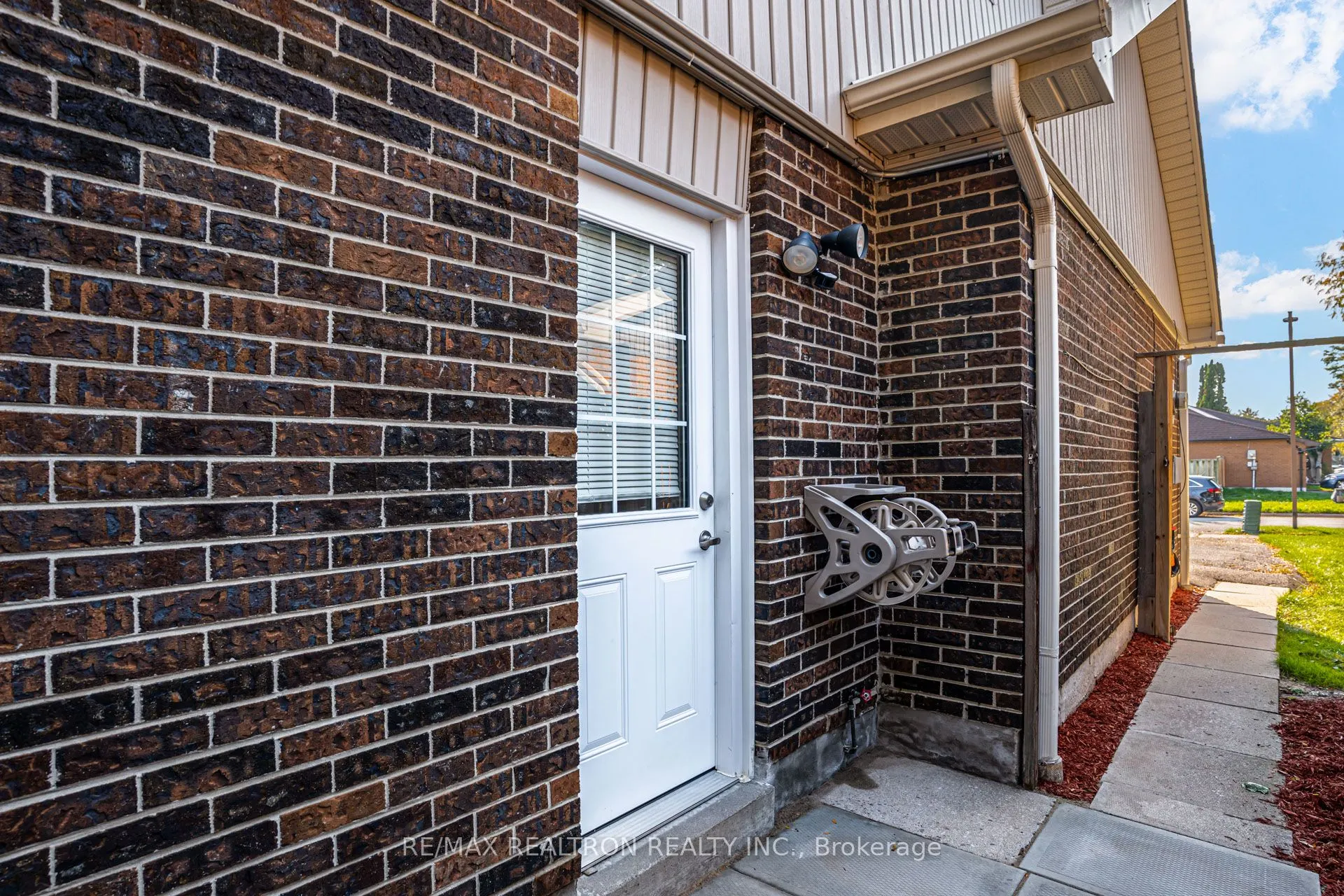 718 Edgewood Road S