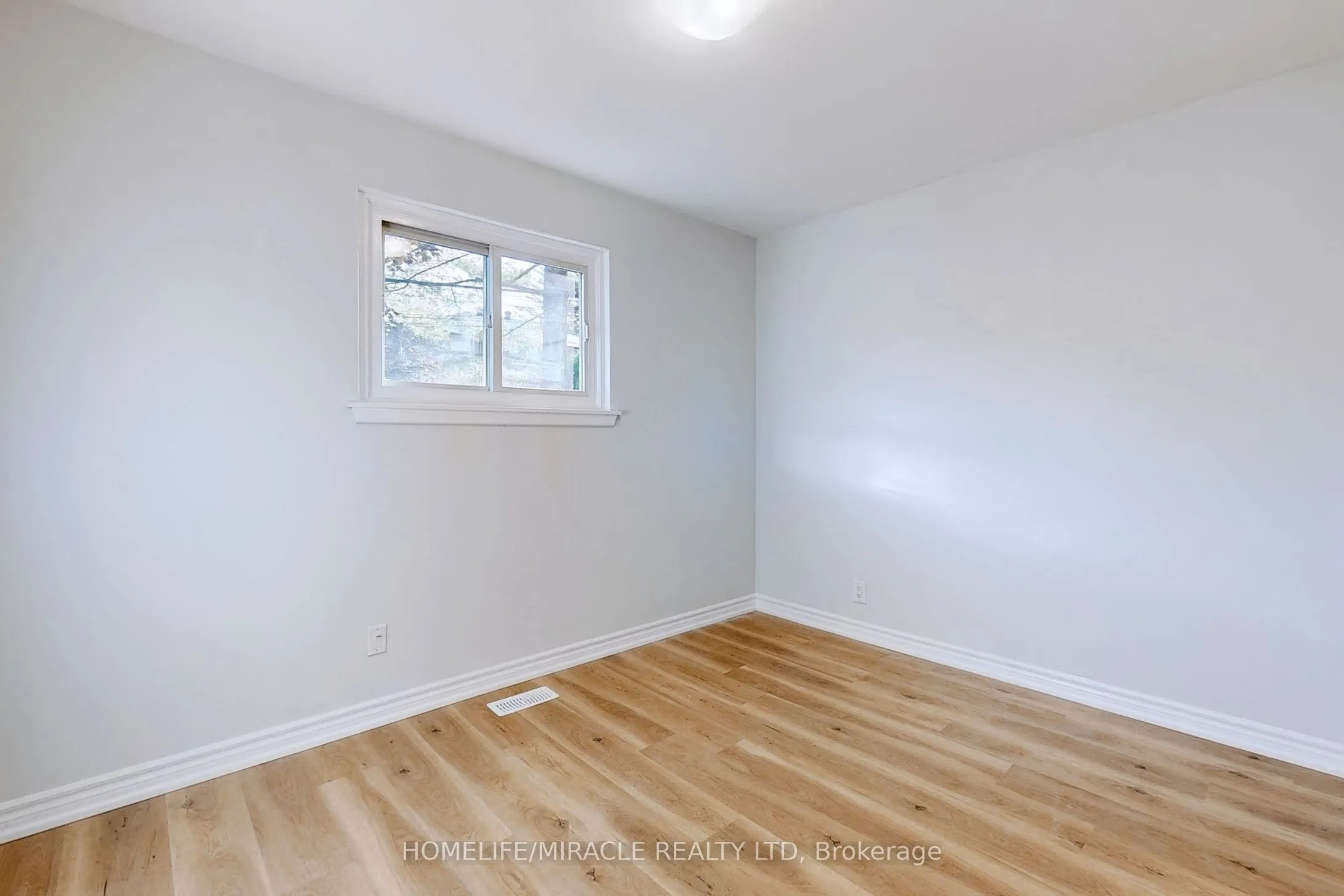 253 Wilson Road N #Main Floor