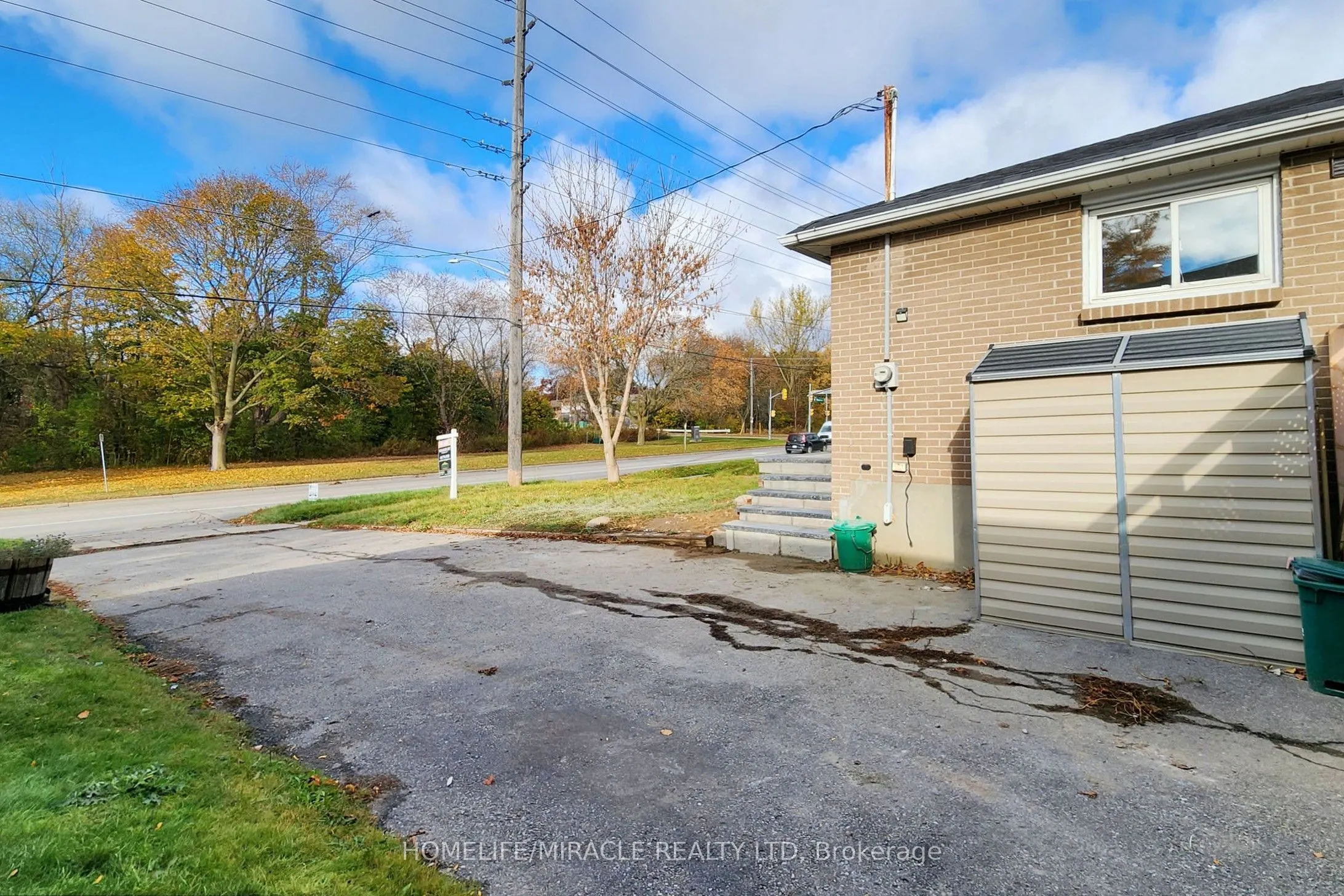 253 Wilson Road N #Main Floor