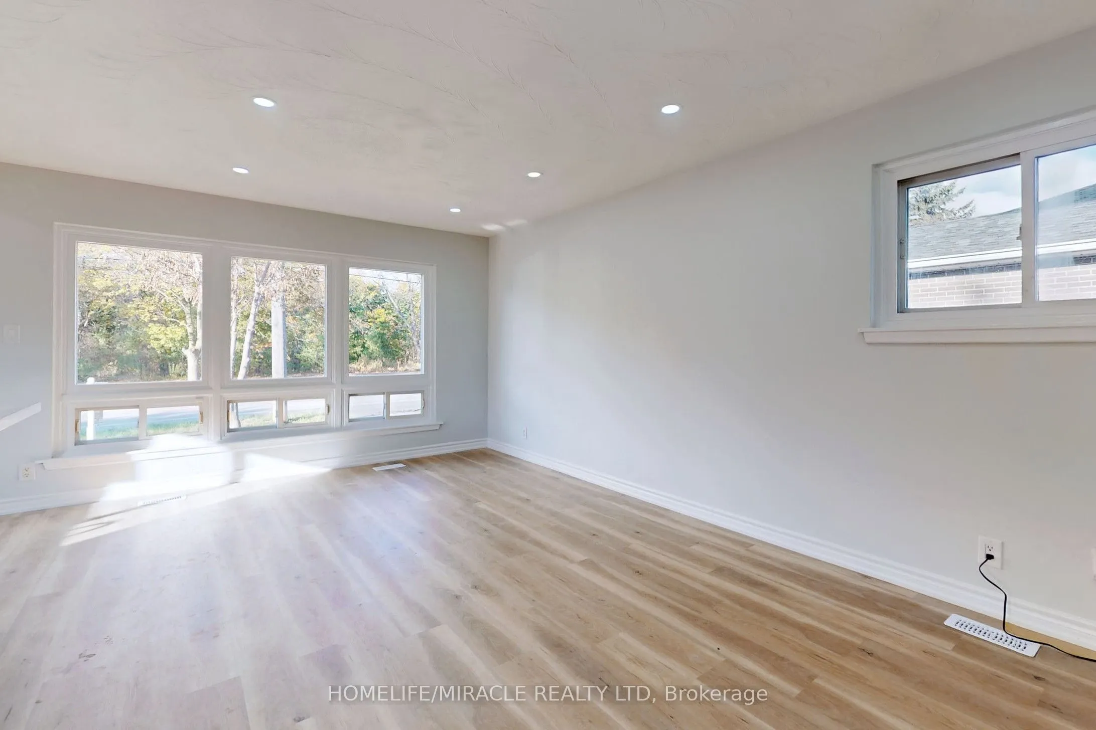 253 Wilson Road N #Main Floor