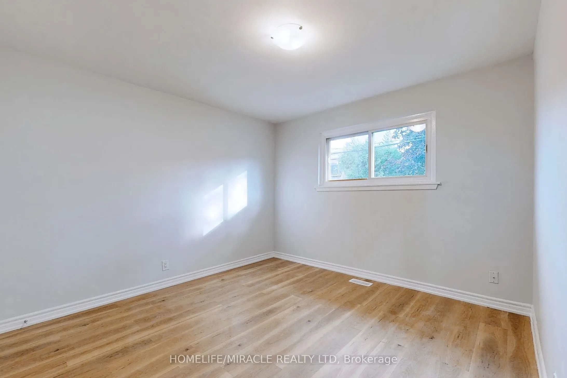 253 Wilson Road N #Main Floor