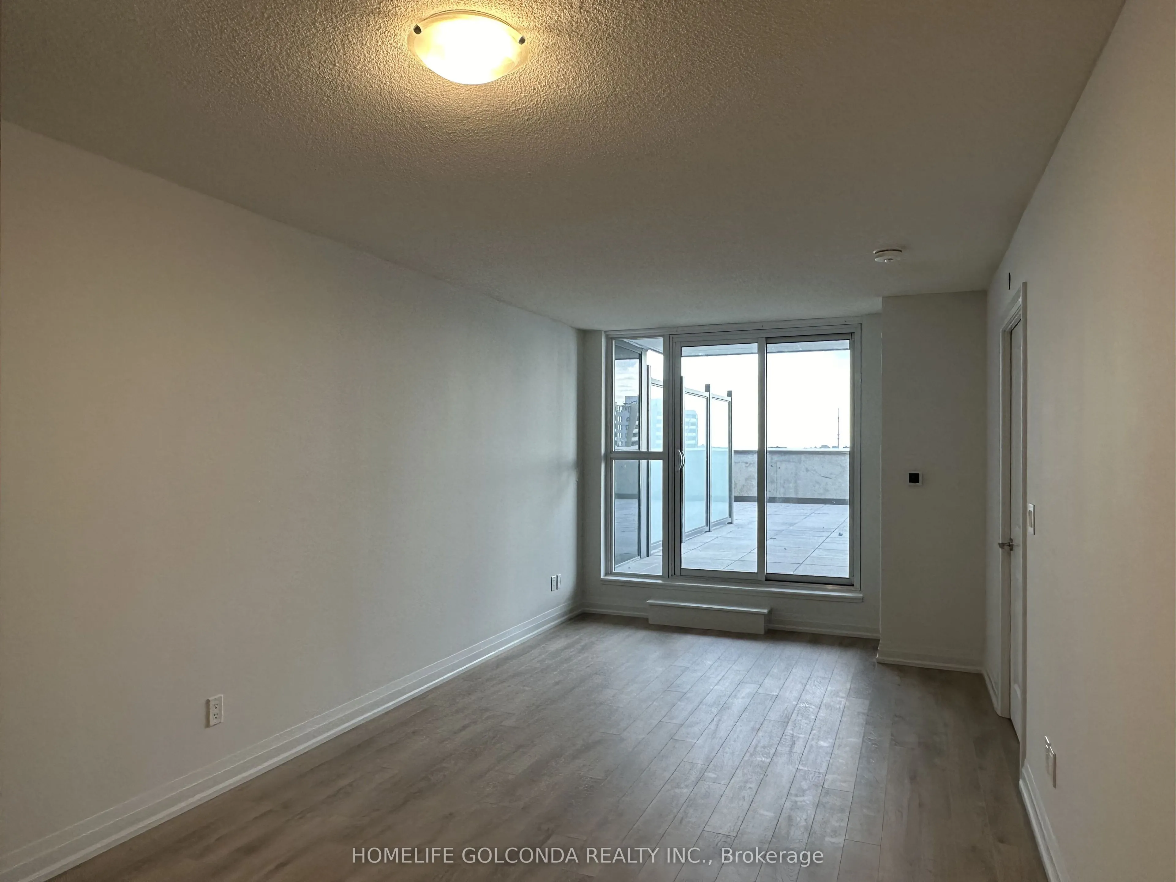 20 Meadowglen Place #905
