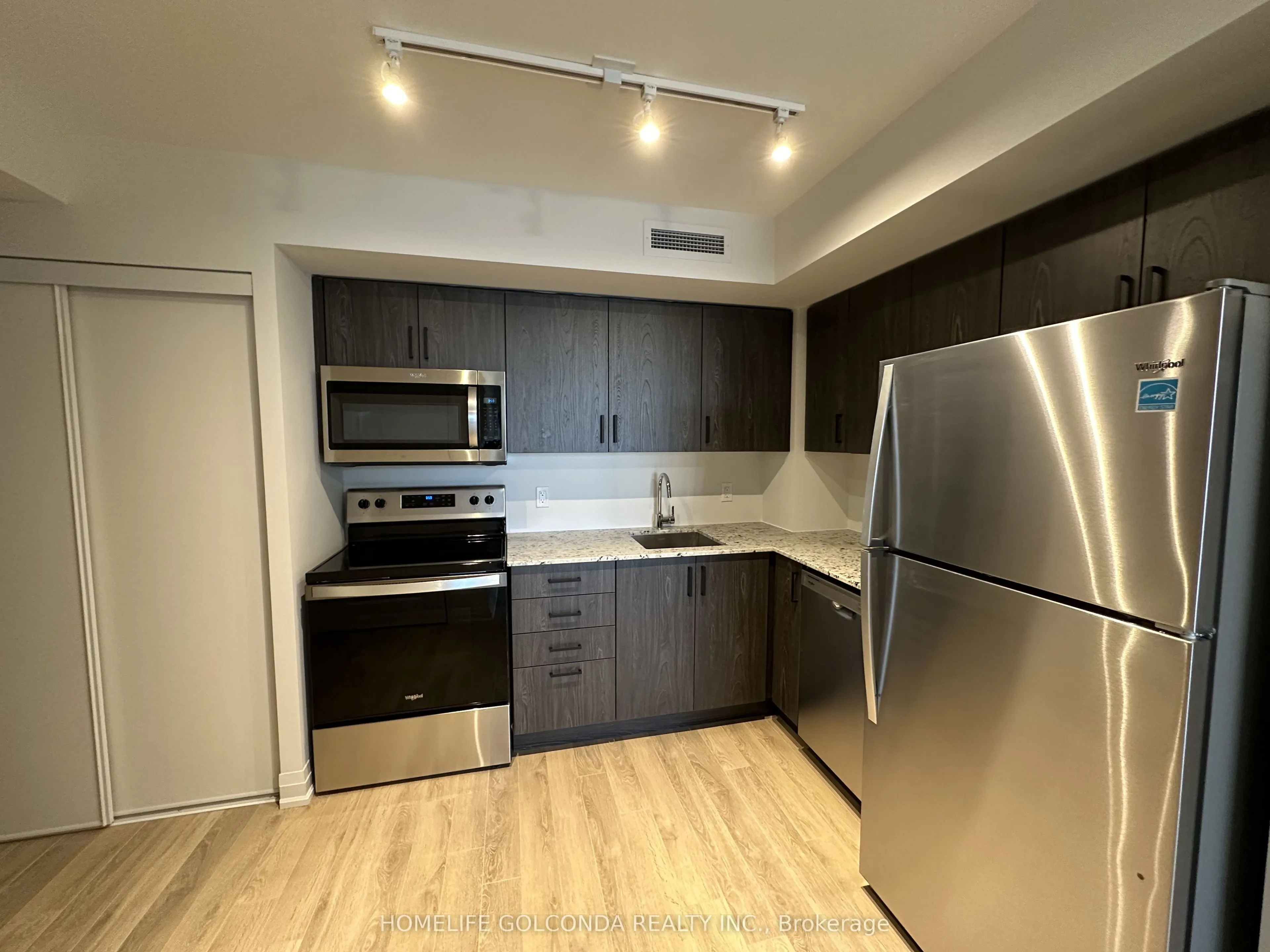 20 Meadowglen Place #905