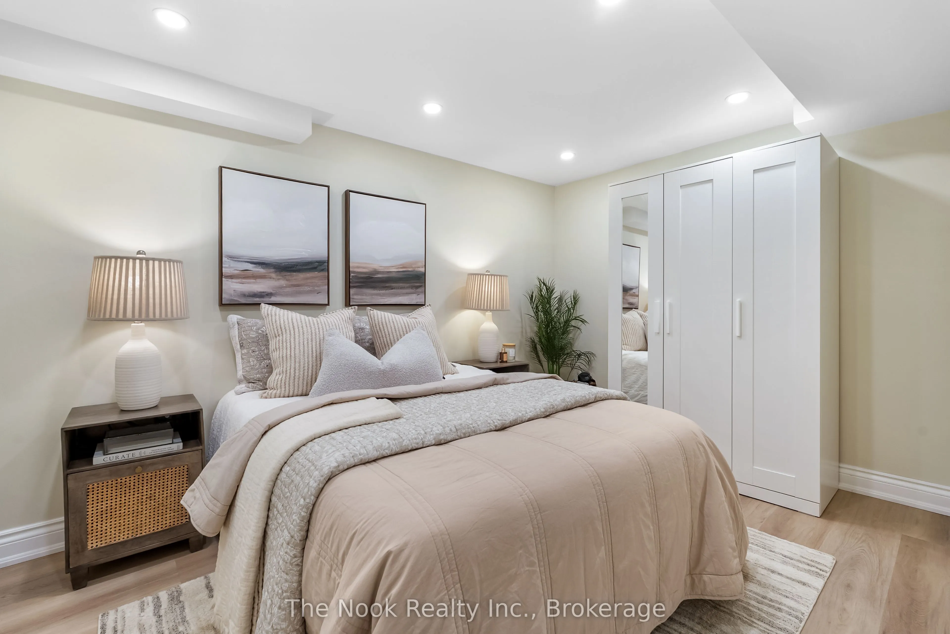 648 Berwick Crescent