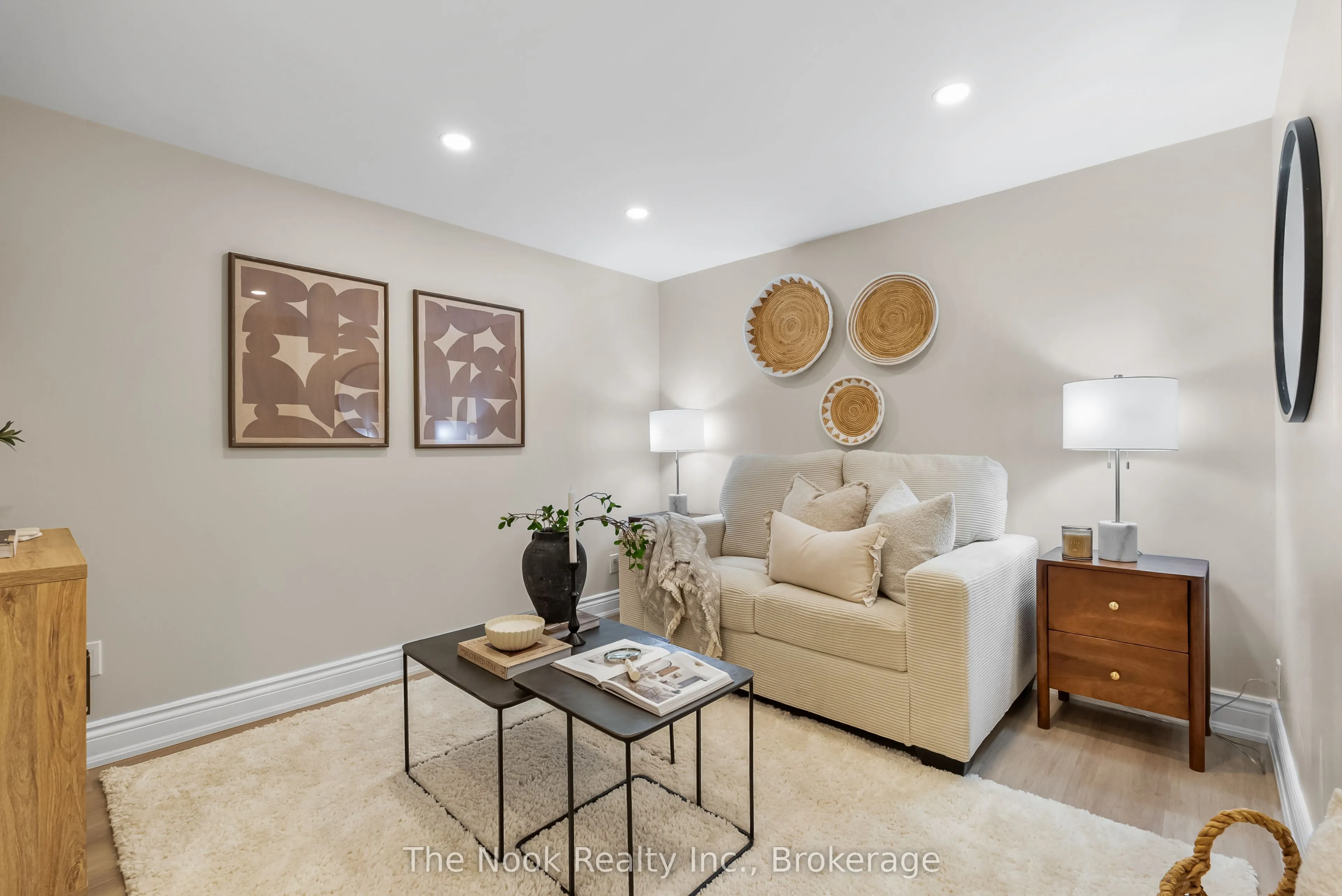 648 Berwick Crescent