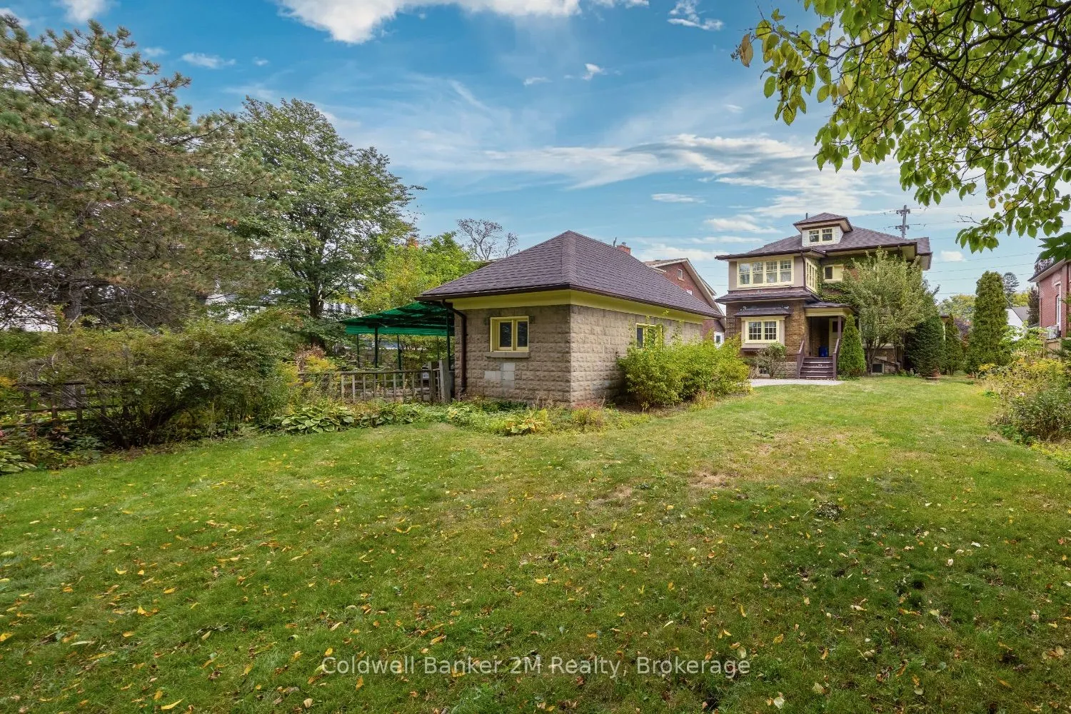 408 Simcoe Street N