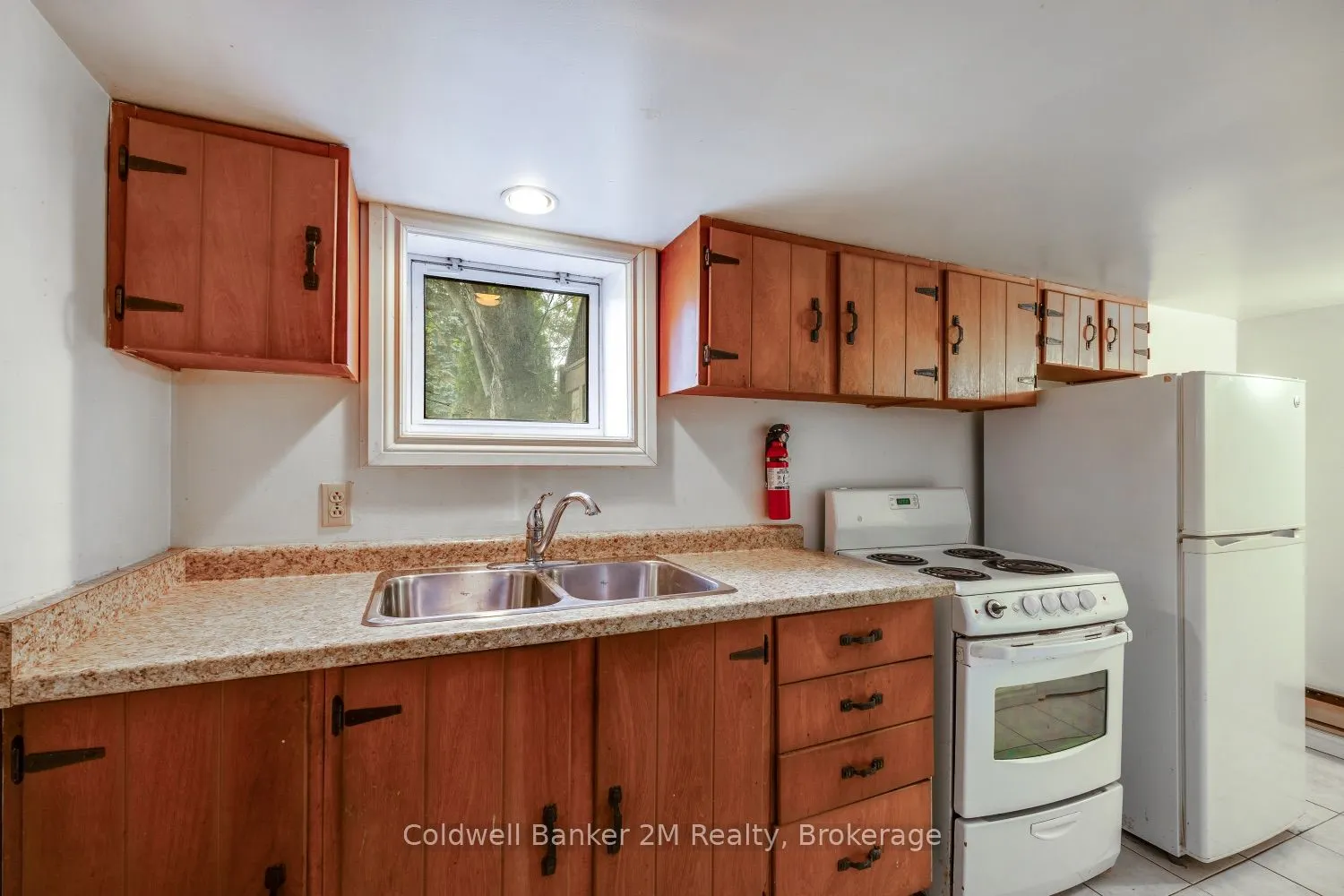 408 Simcoe Street N