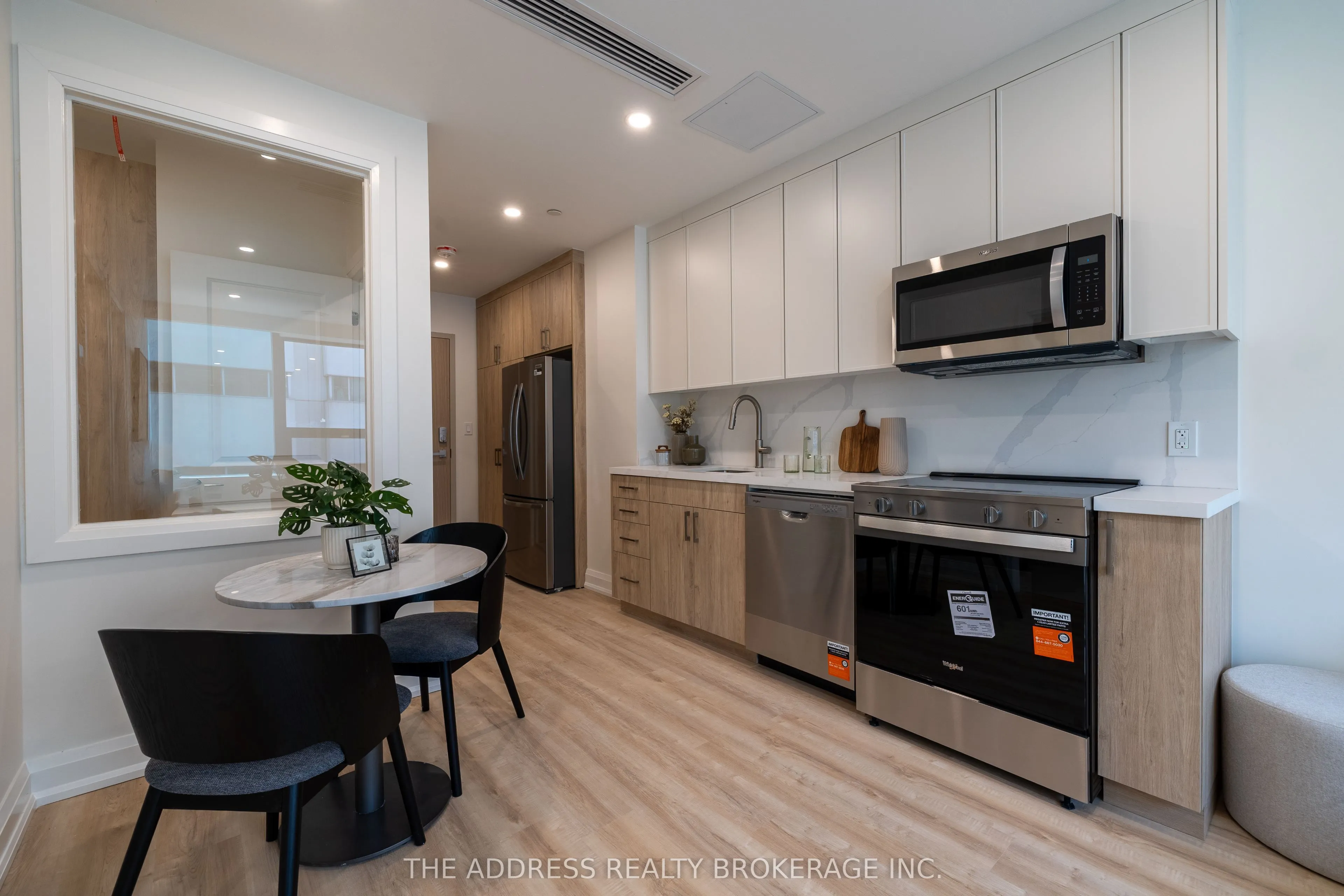 40 King Street W #409
